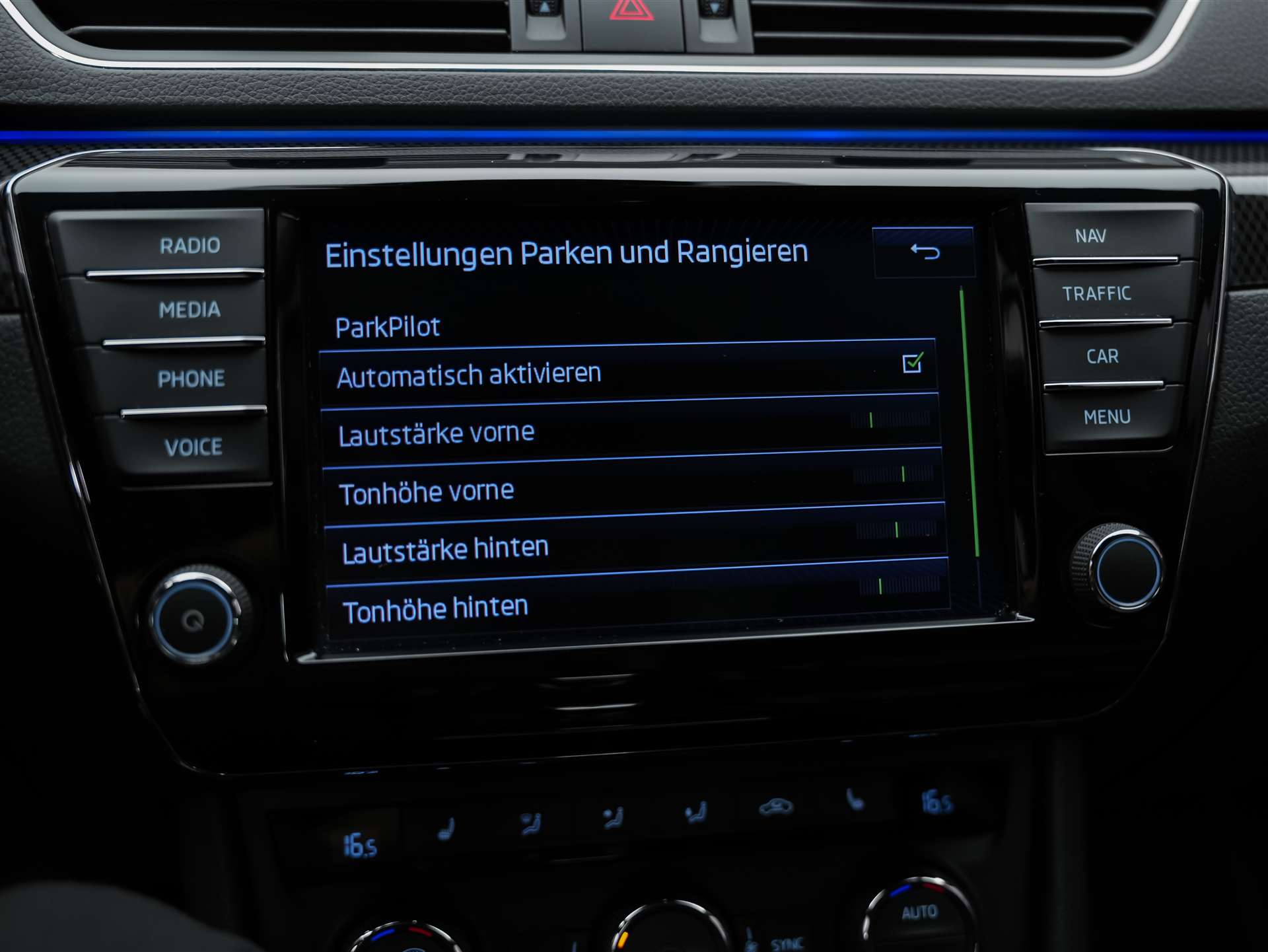 SKODA Superb Combi 2.0 TSI Sport Line DSG 4x4-image-41