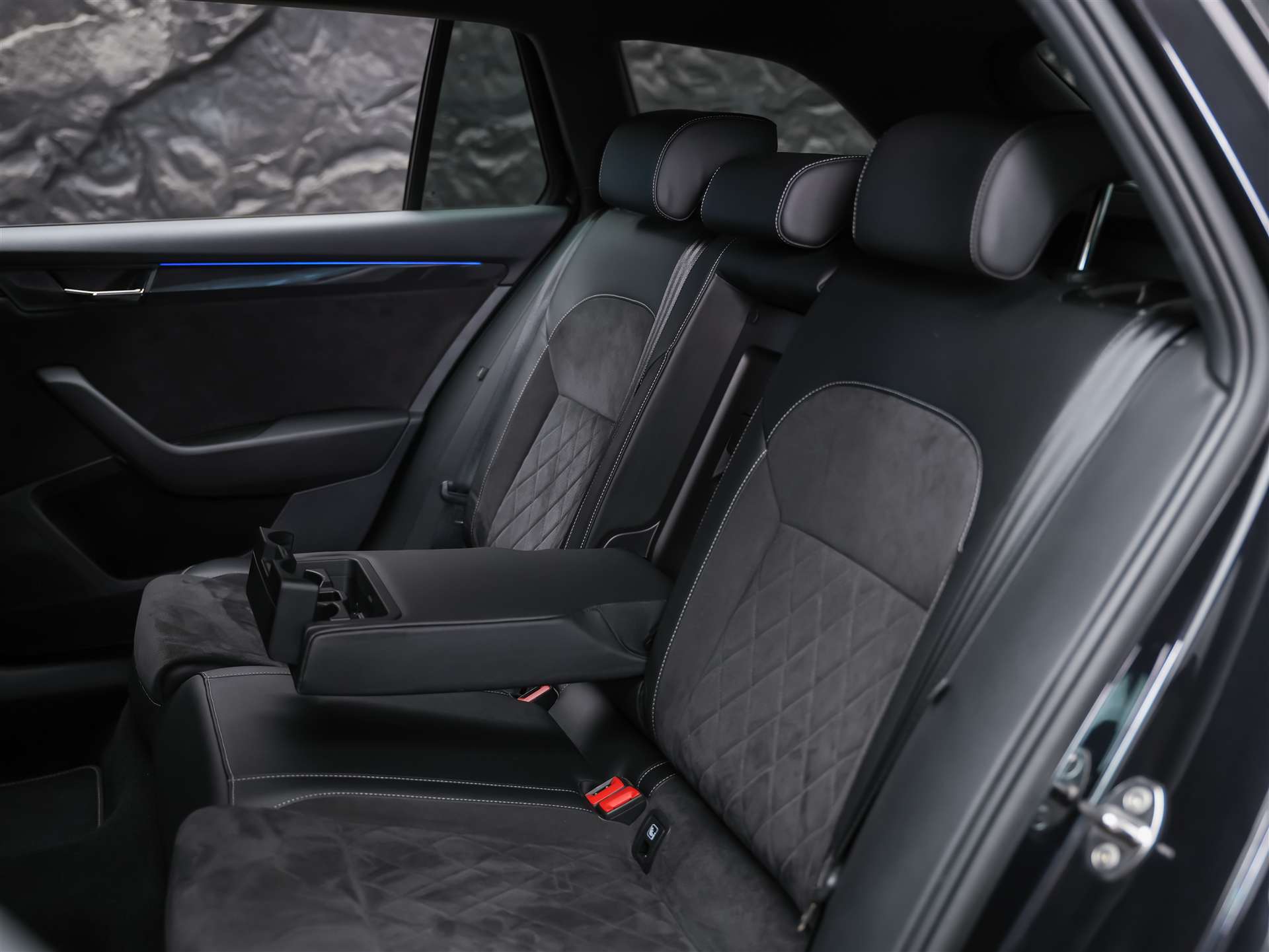 SKODA Superb Combi 2.0 TSI Sport Line DSG 4x4-image-12