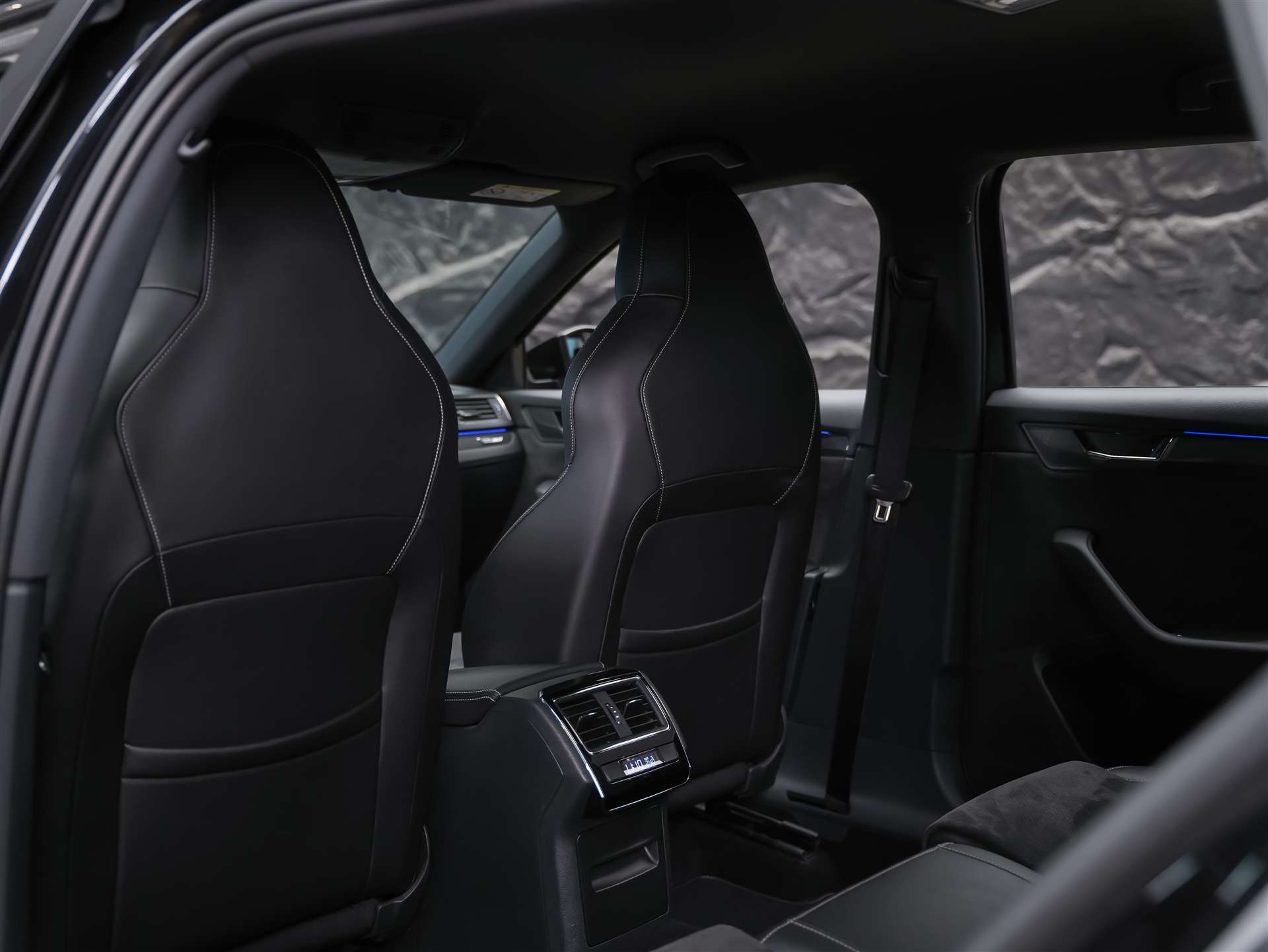 SKODA Superb Combi 2.0 TSI Sport Line DSG 4x4-image-11