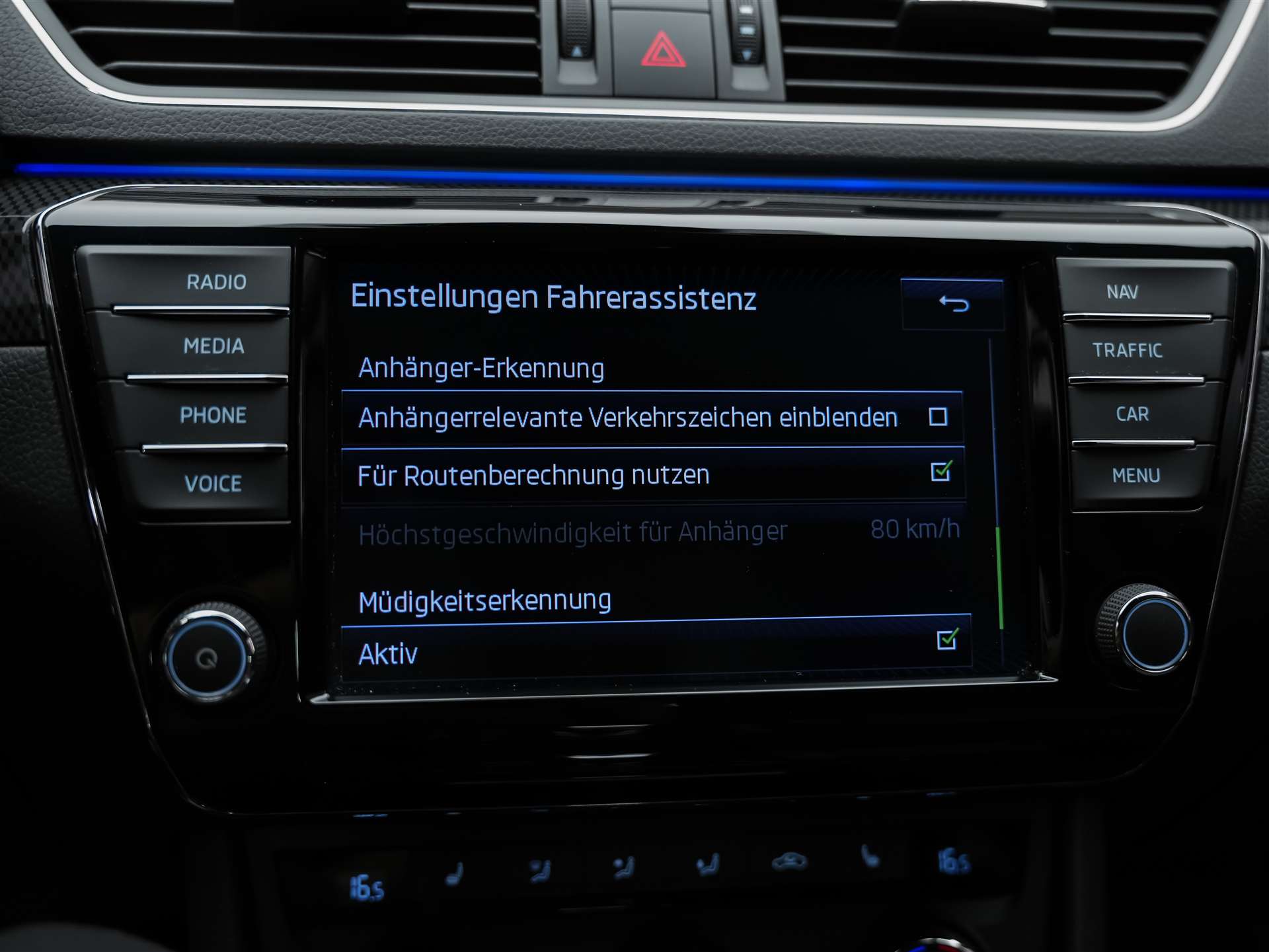 SKODA Superb Combi 2.0 TSI Sport Line DSG 4x4-image-39