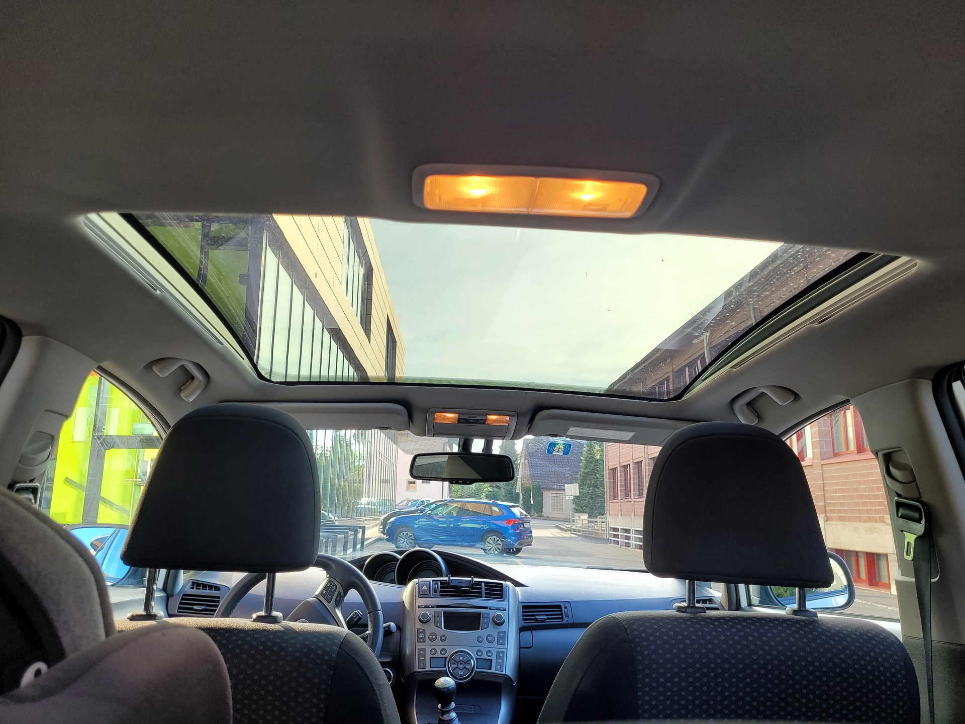 TOYOTA 2.2 D-CAT Sol 7P