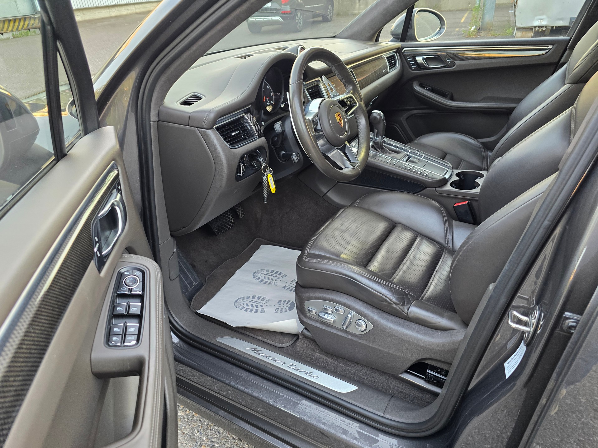 PORSCHE Macan Turbo PDK-image-15