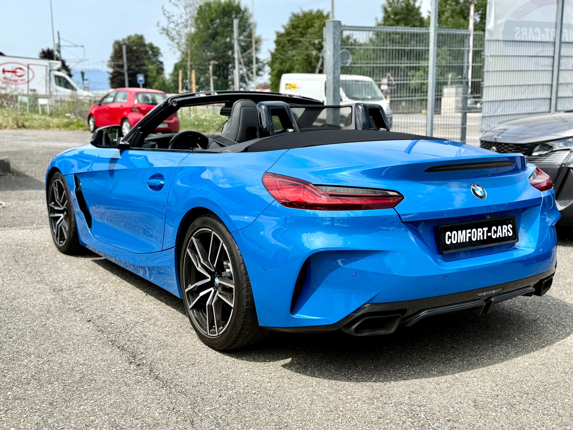 BMW Z4 M40i Steptronic Misano Blau Metallic-showroom-element-3