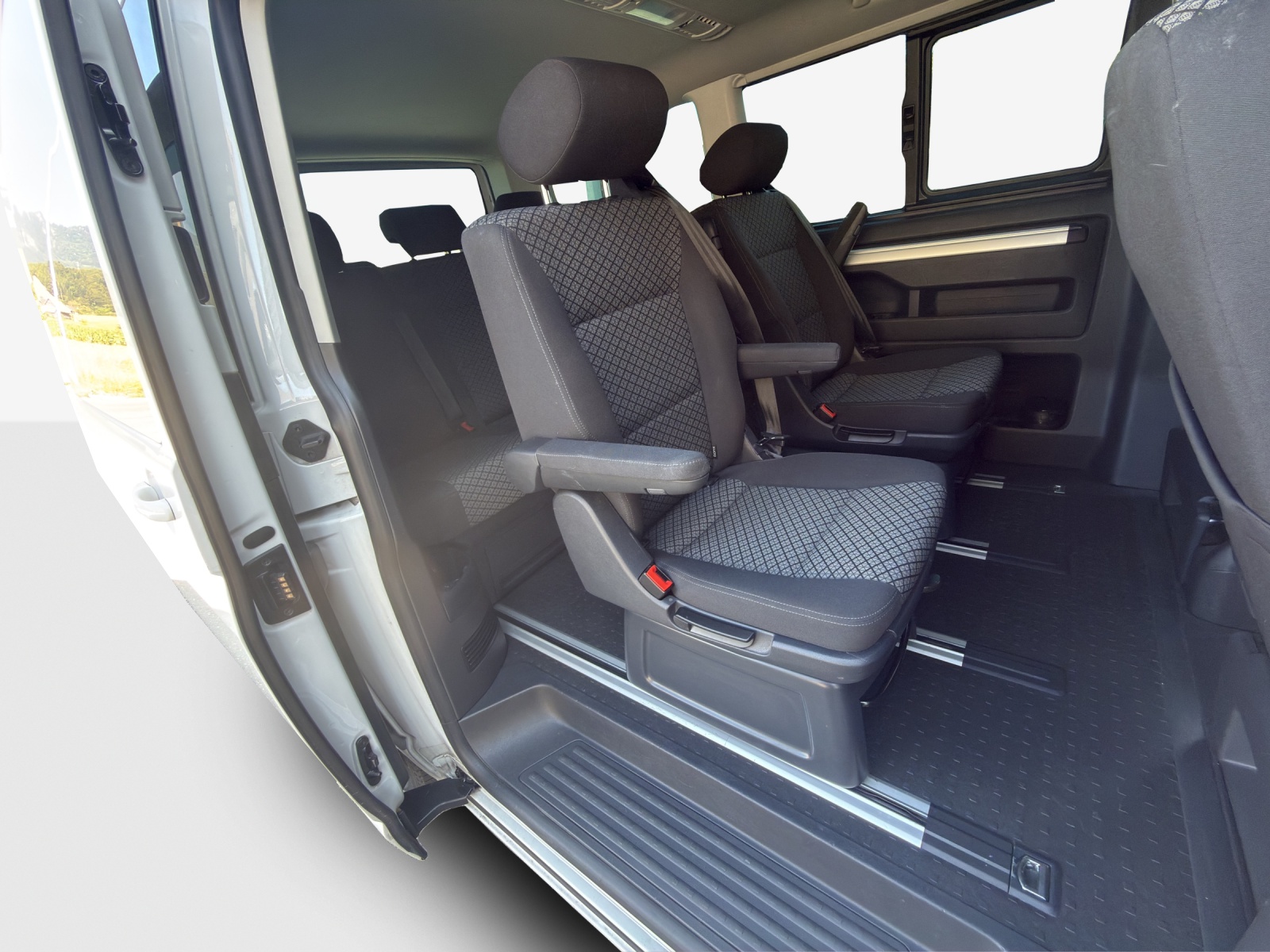 VW T6.1 Multivan 2.0 TDI Trendline Liberty DSG-image-11