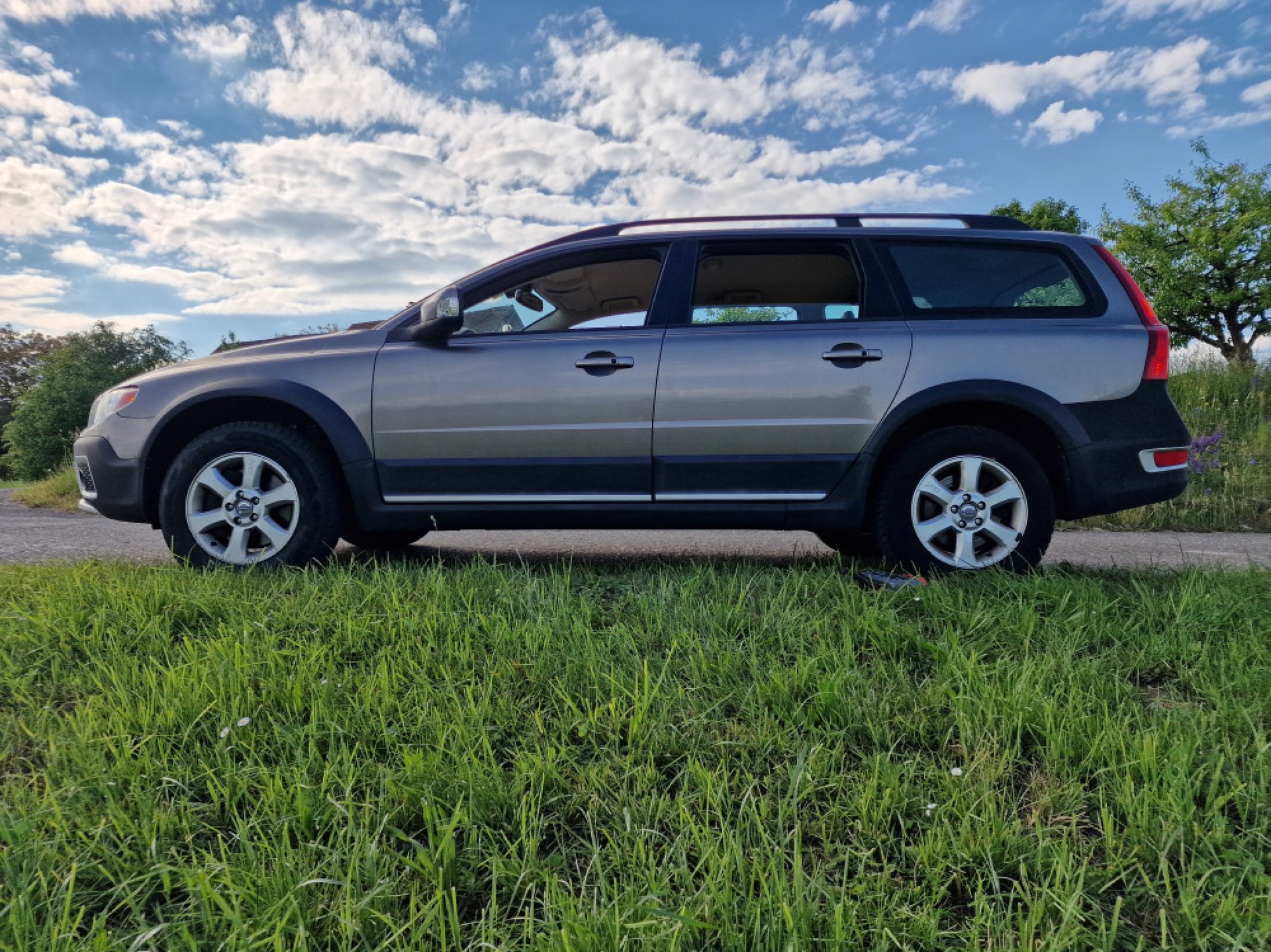 VOLVO 2.4 D5 Momentum AWD-image-9