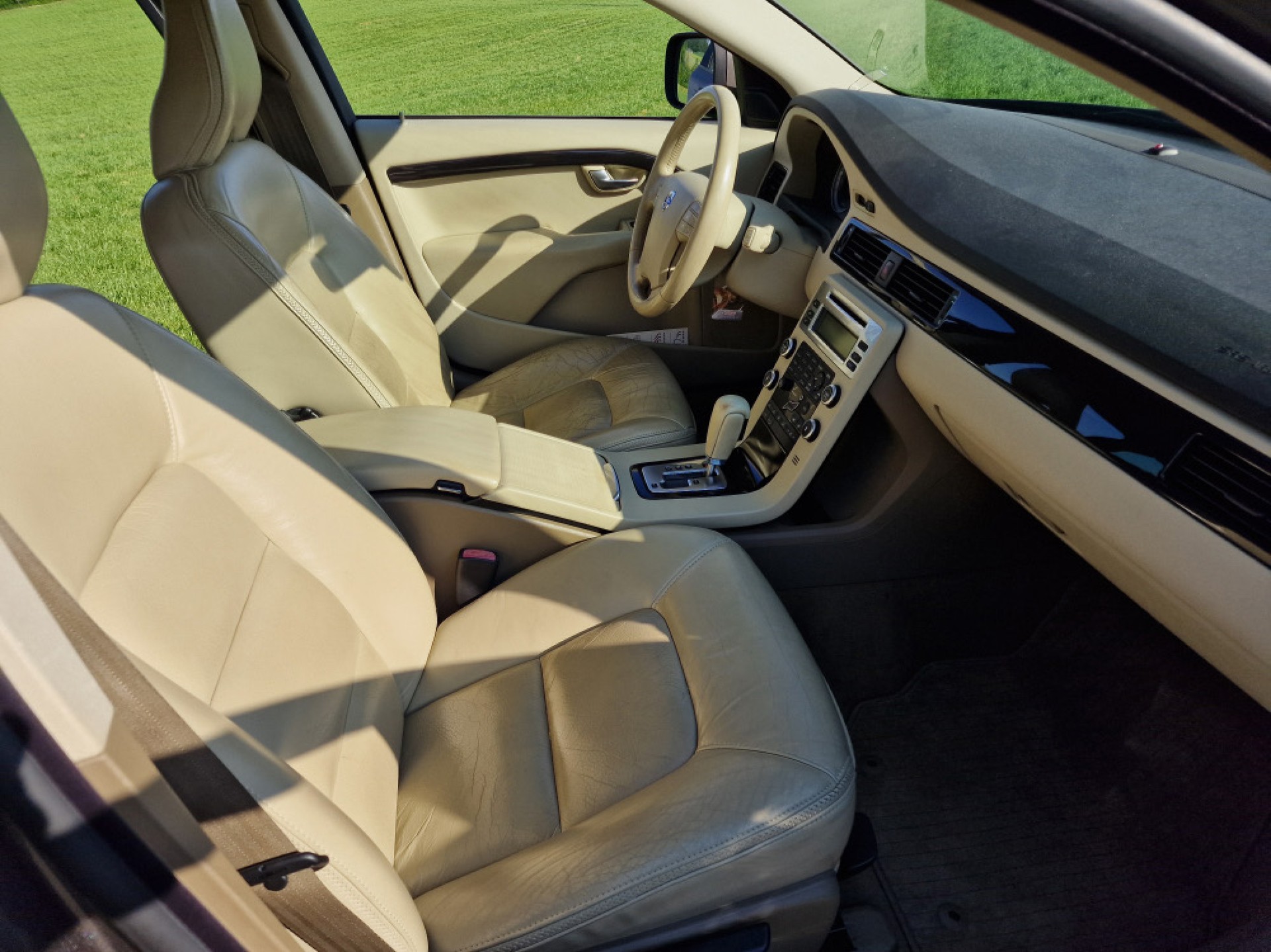 VOLVO 2.4 D5 Momentum AWD-image-17