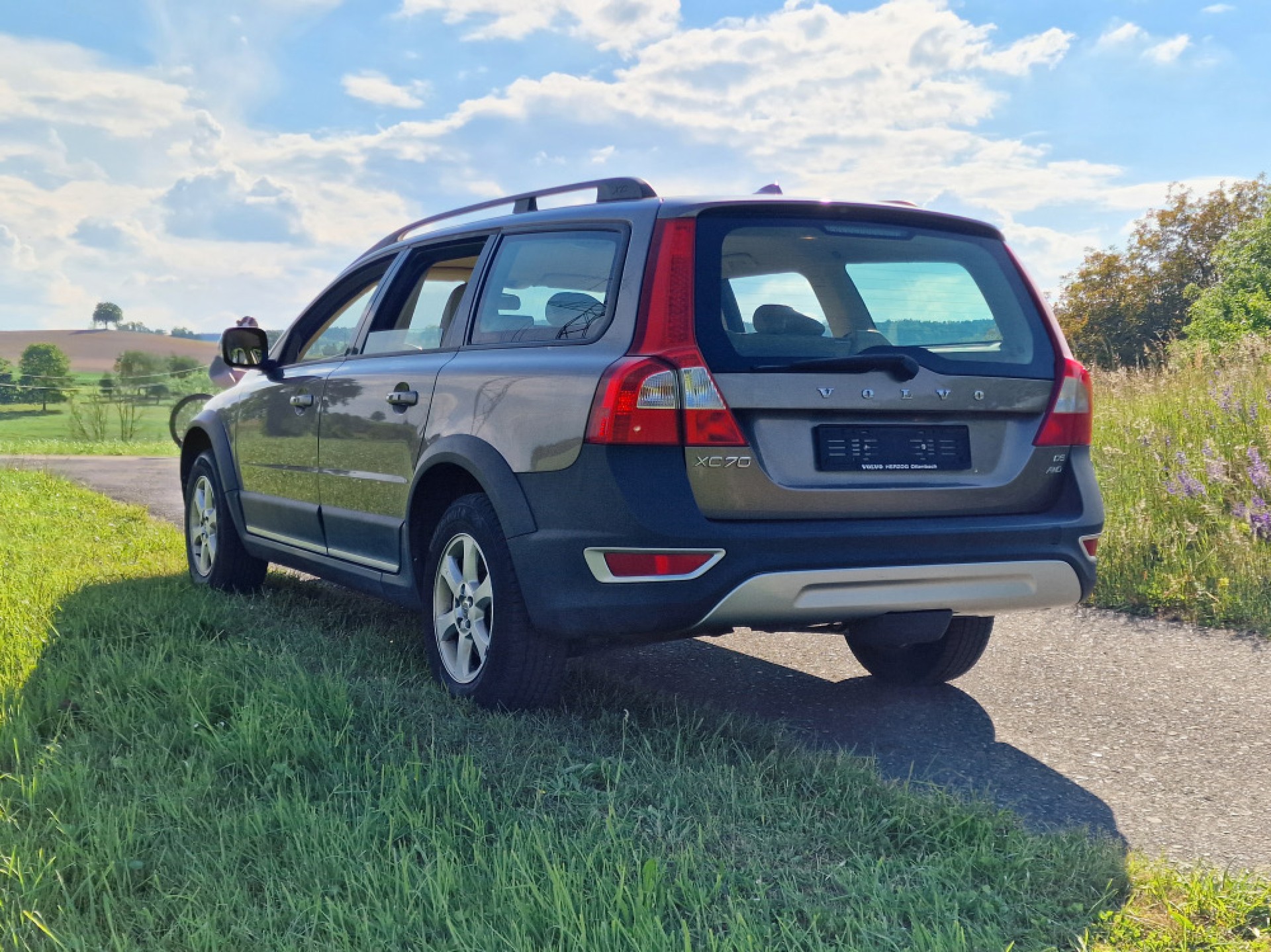 VOLVO 2.4 D5 Momentum AWD-image-1