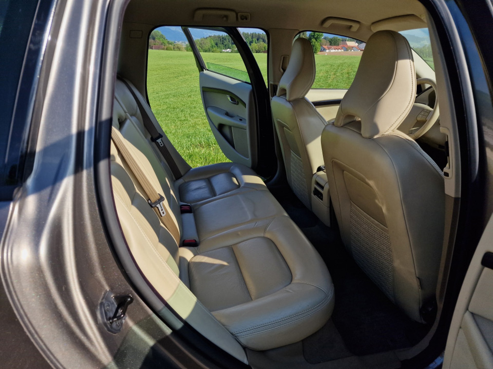 VOLVO 2.4 D5 Momentum AWD-image-18