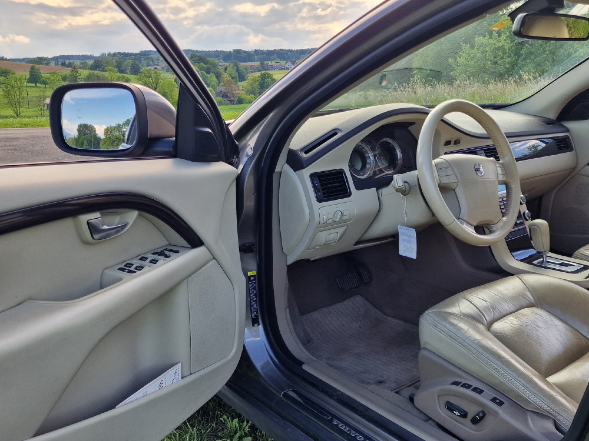VOLVO 2.4 D5 Momentum AWD-image-14