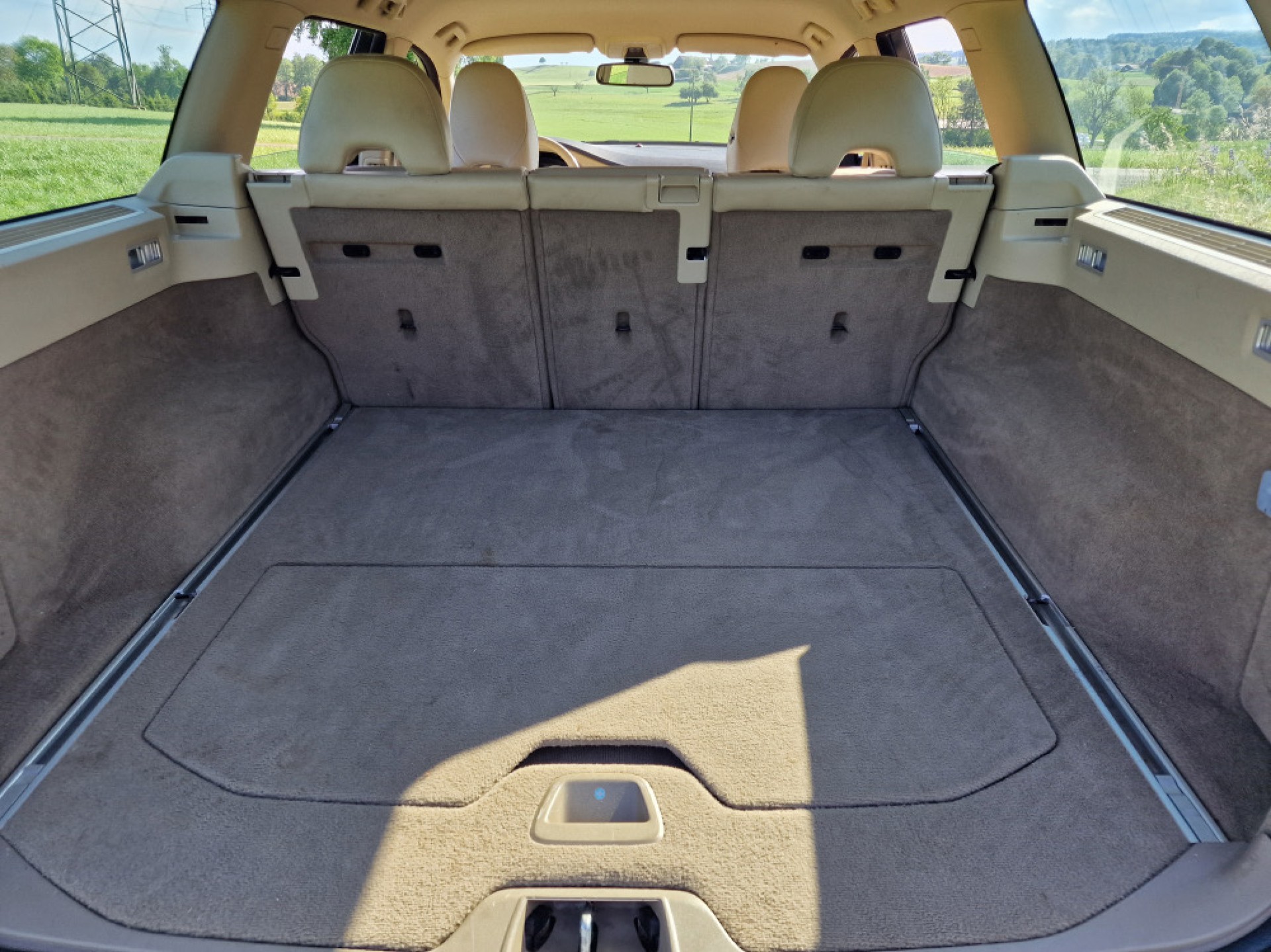 VOLVO 2.4 D5 Momentum AWD-image-10