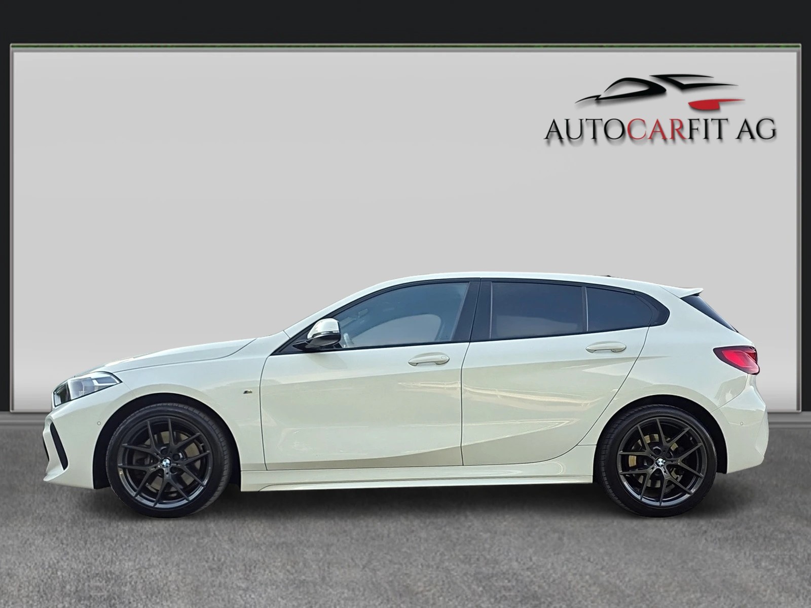 BMW 120d xDrive Steptronic M Sport-showroom-element-3