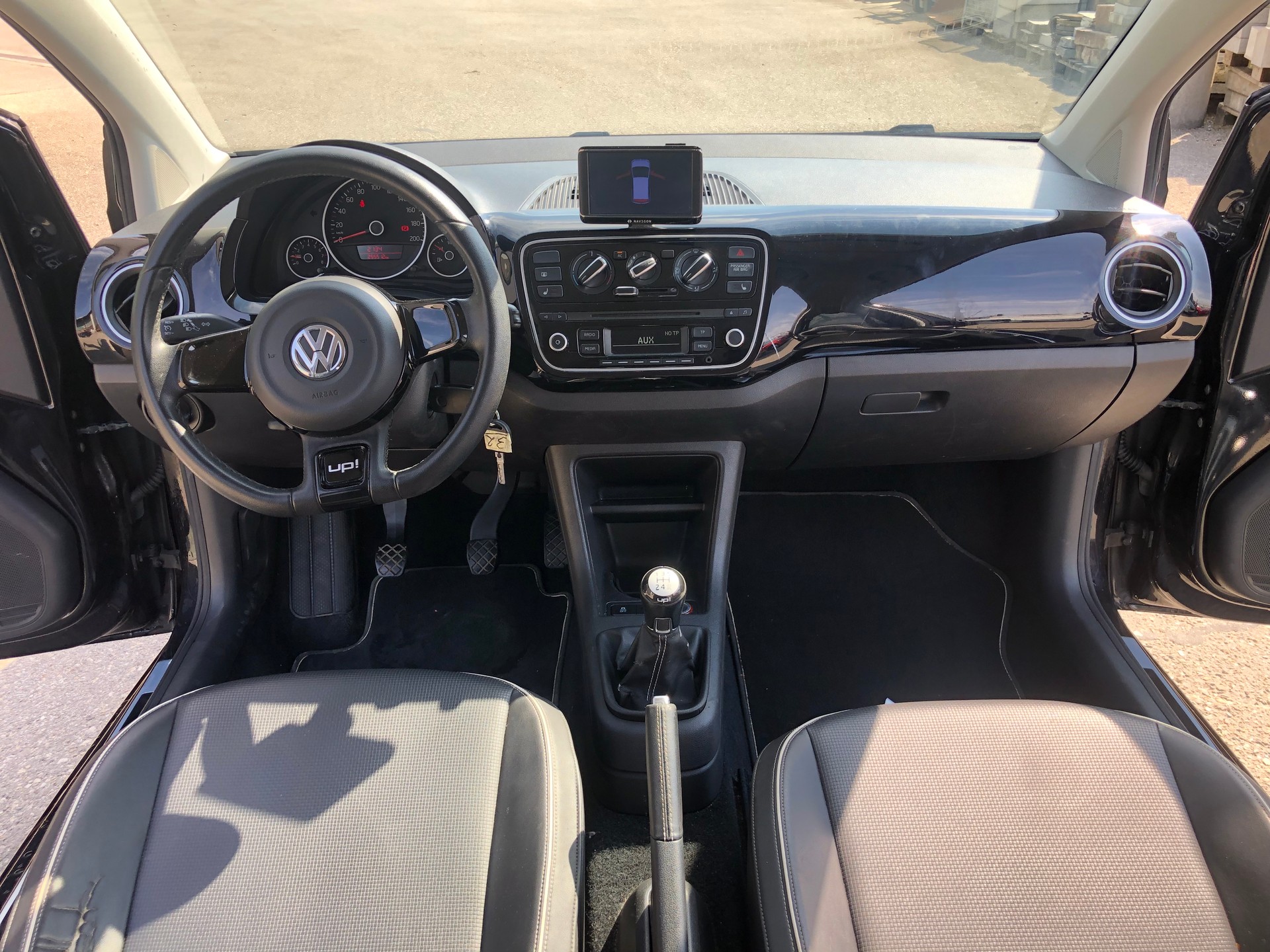 VW Up 1.0 high up-image-11