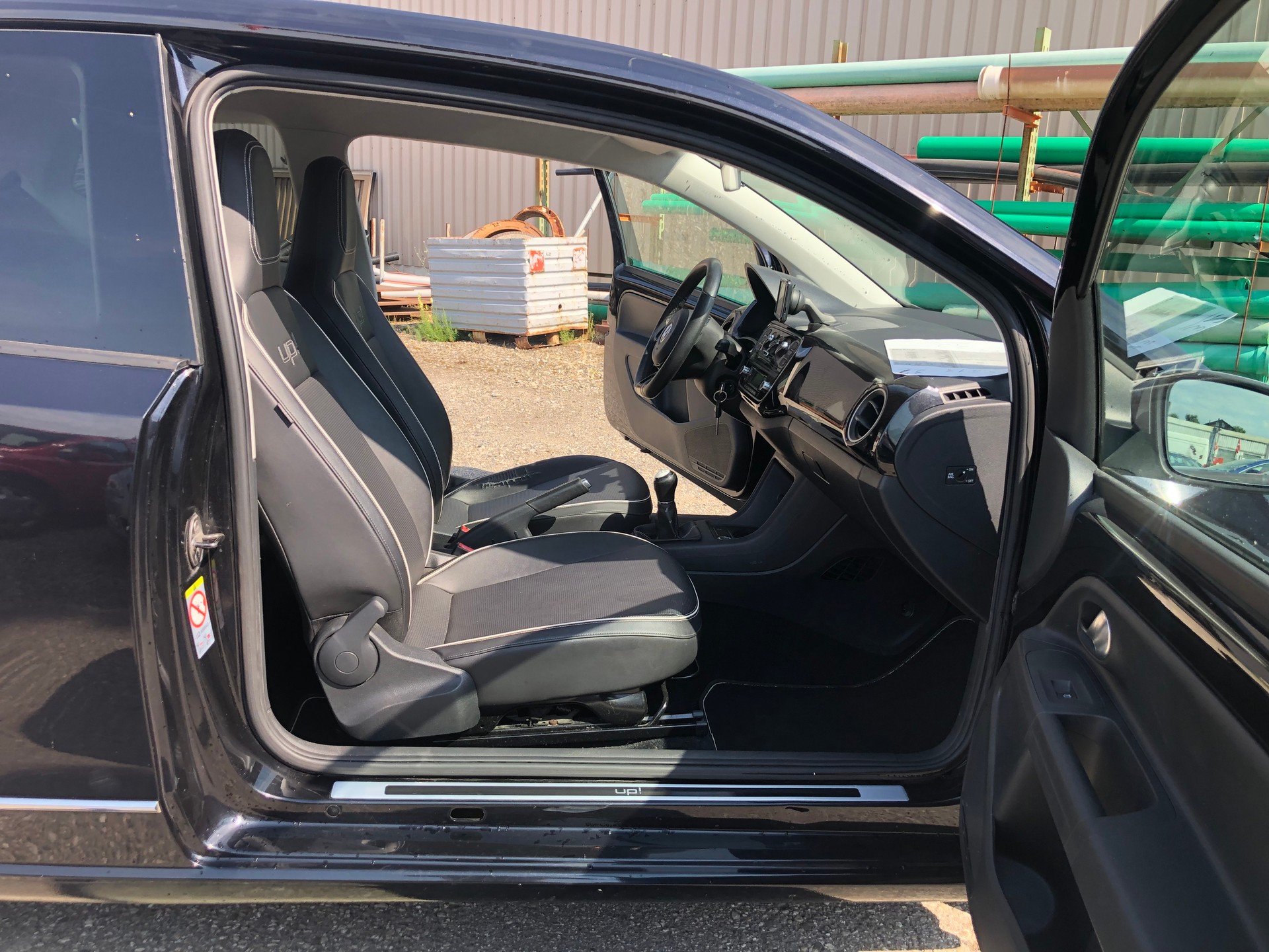 VW Up 1.0 high up-image-7
