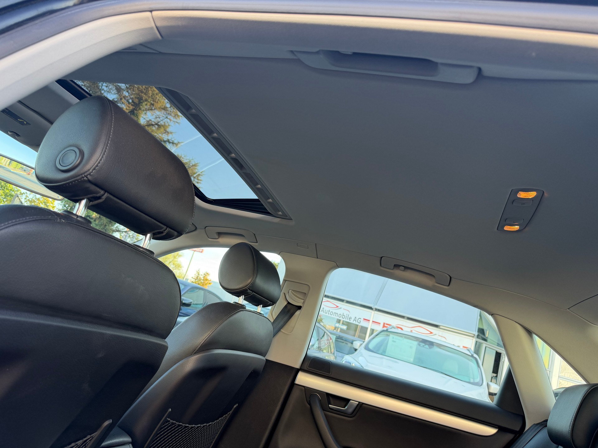AUDI A4 Limousine 2.0 Turbo FSI quattro-image-9