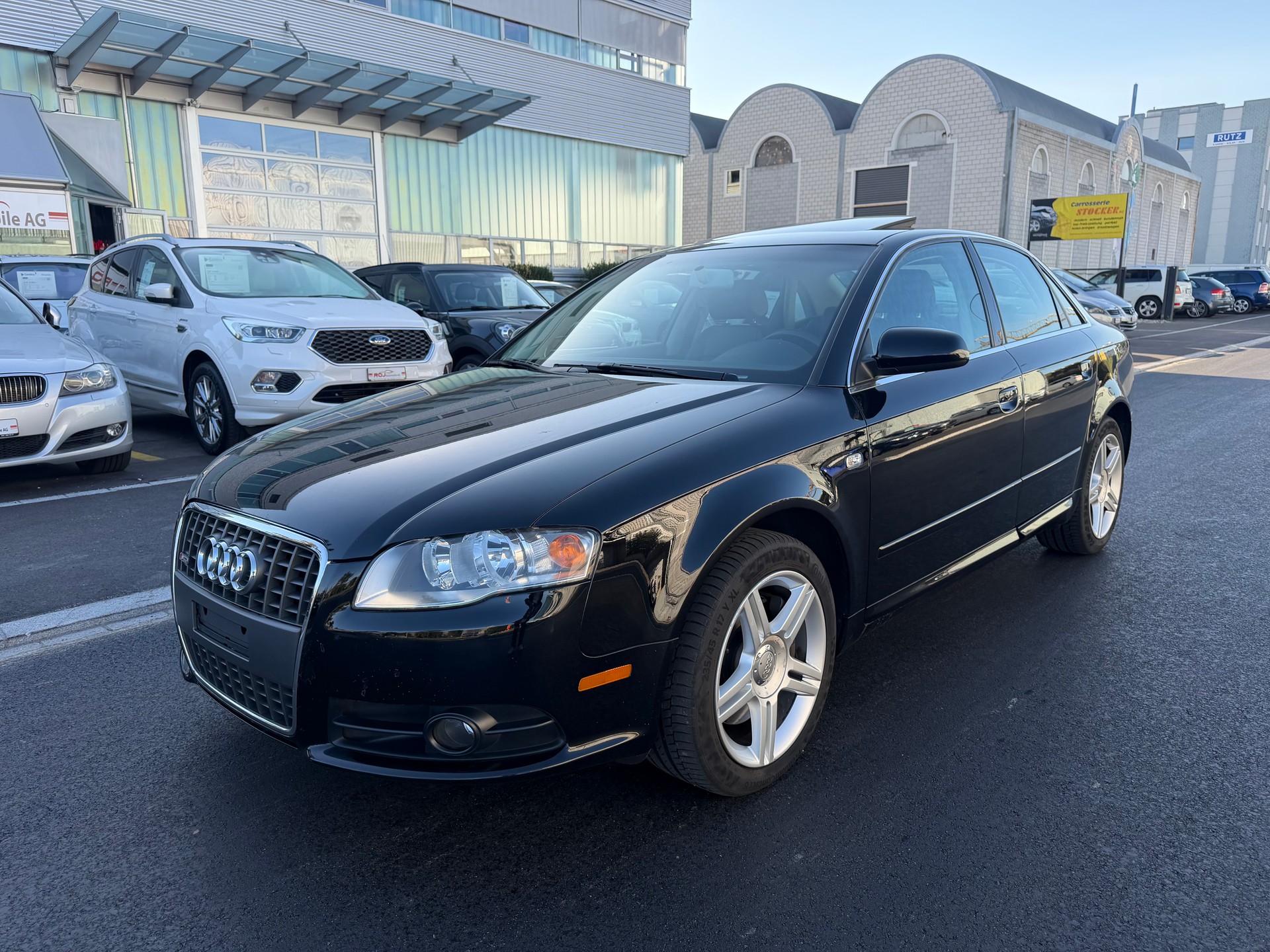 AUDI A4 Limousine 2.0 Turbo FSI quattro-showroom-element-1