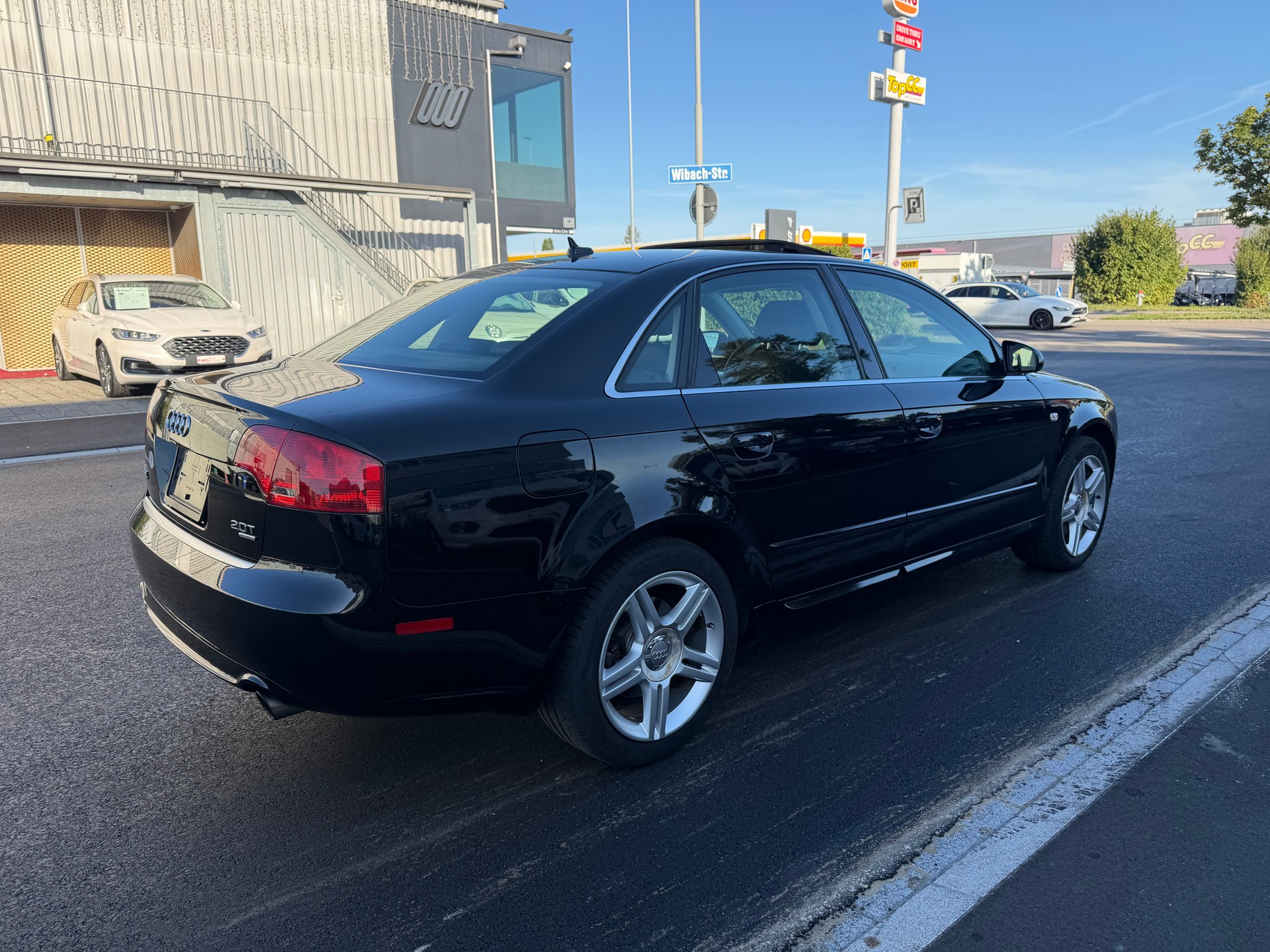 AUDI A4 Limousine 2.0 Turbo FSI quattro-image-4