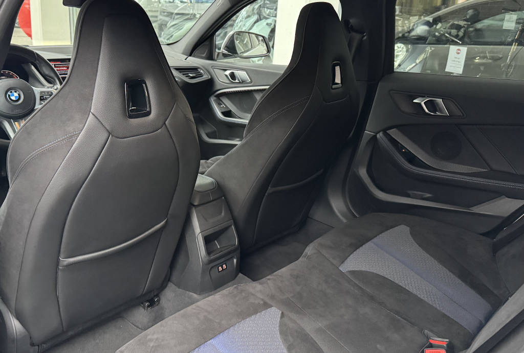 BMW 120d xDrive Steptronic M Sport-image-8