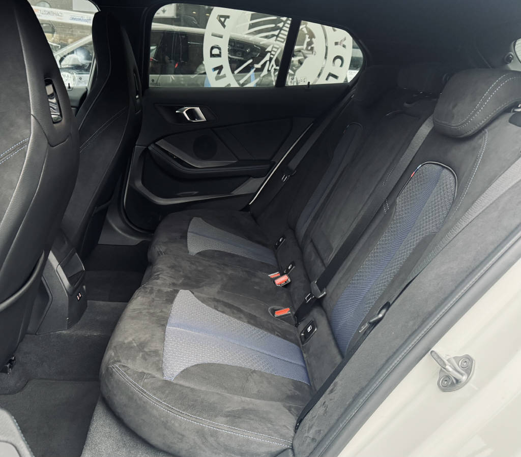 BMW 120d xDrive Steptronic M Sport-image-9
