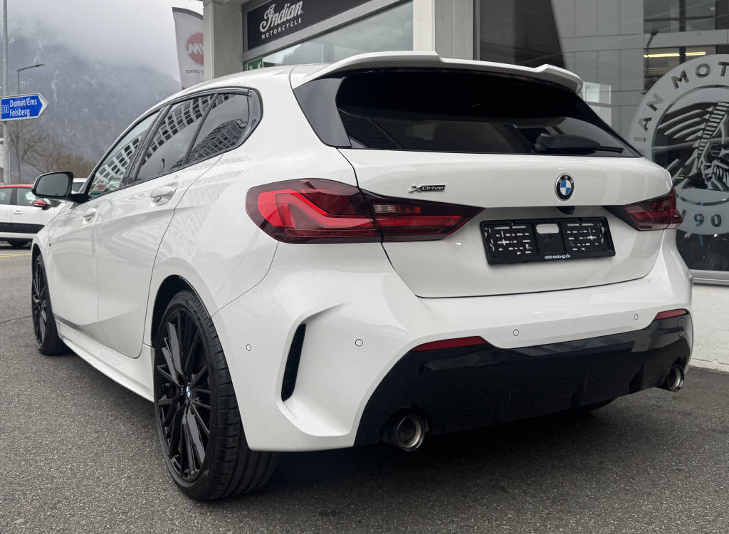BMW 120d xDrive Steptronic M Sport-showroom-element-3