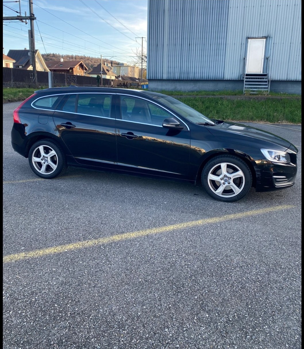 VOLVO V60 D4 Geartronic-image-5