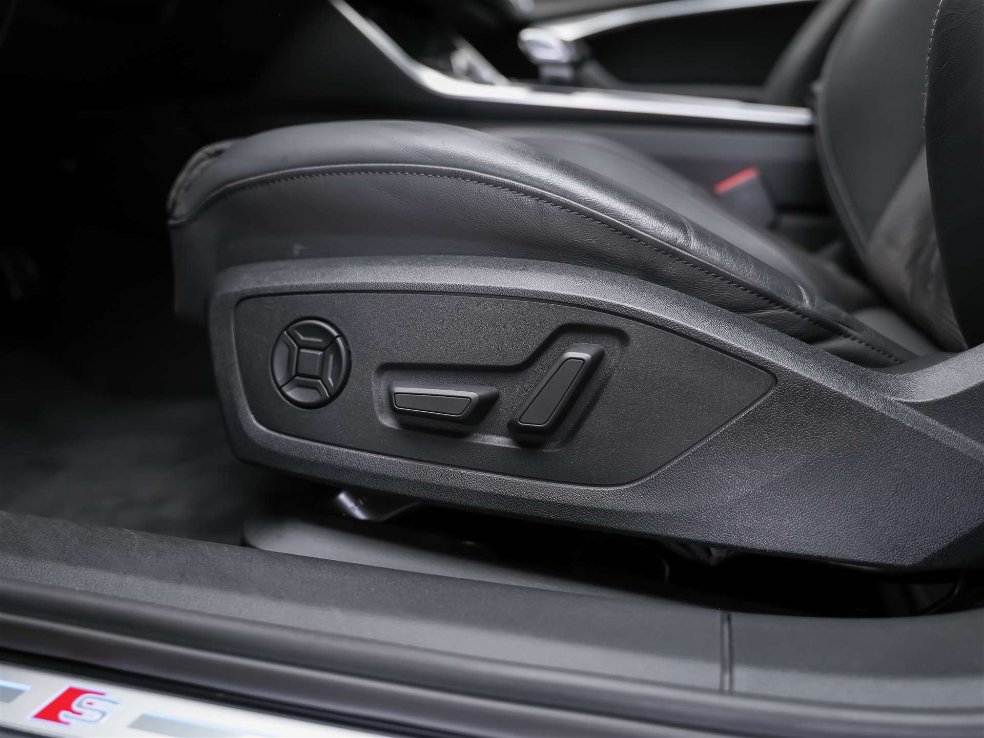 AUDI S6 Avant 3.0 TDI quattro tiptronic *21" Felgen*Allradlenkung*Luftfahrwerk*-image-29