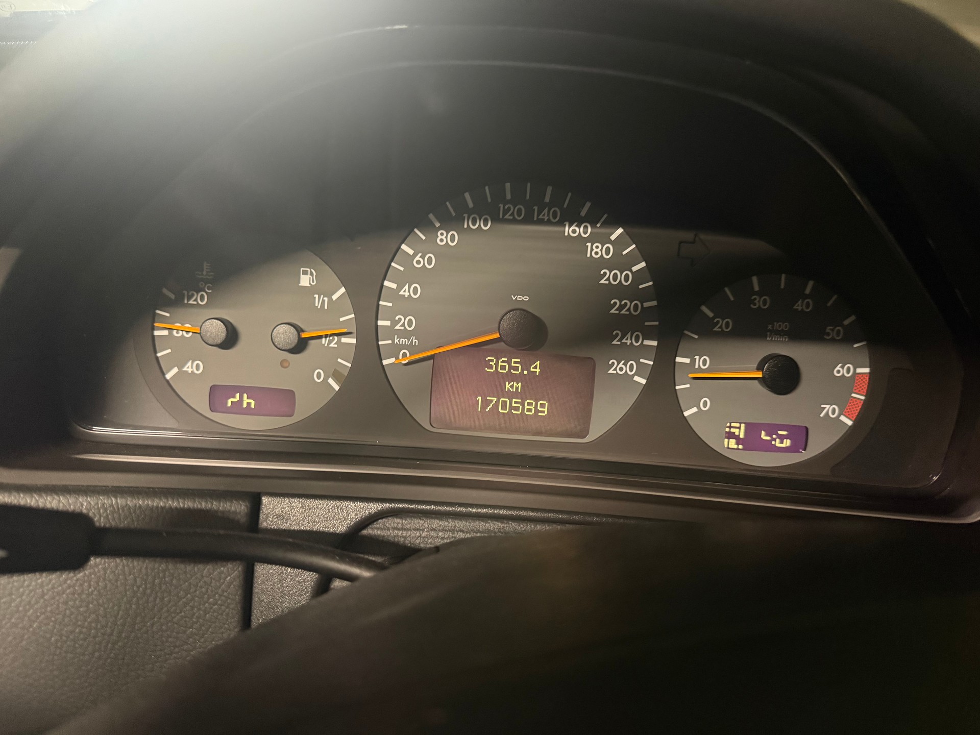 MERCEDES-BENZ E 320 Avantgarde 4-Matic Automatic-image-4