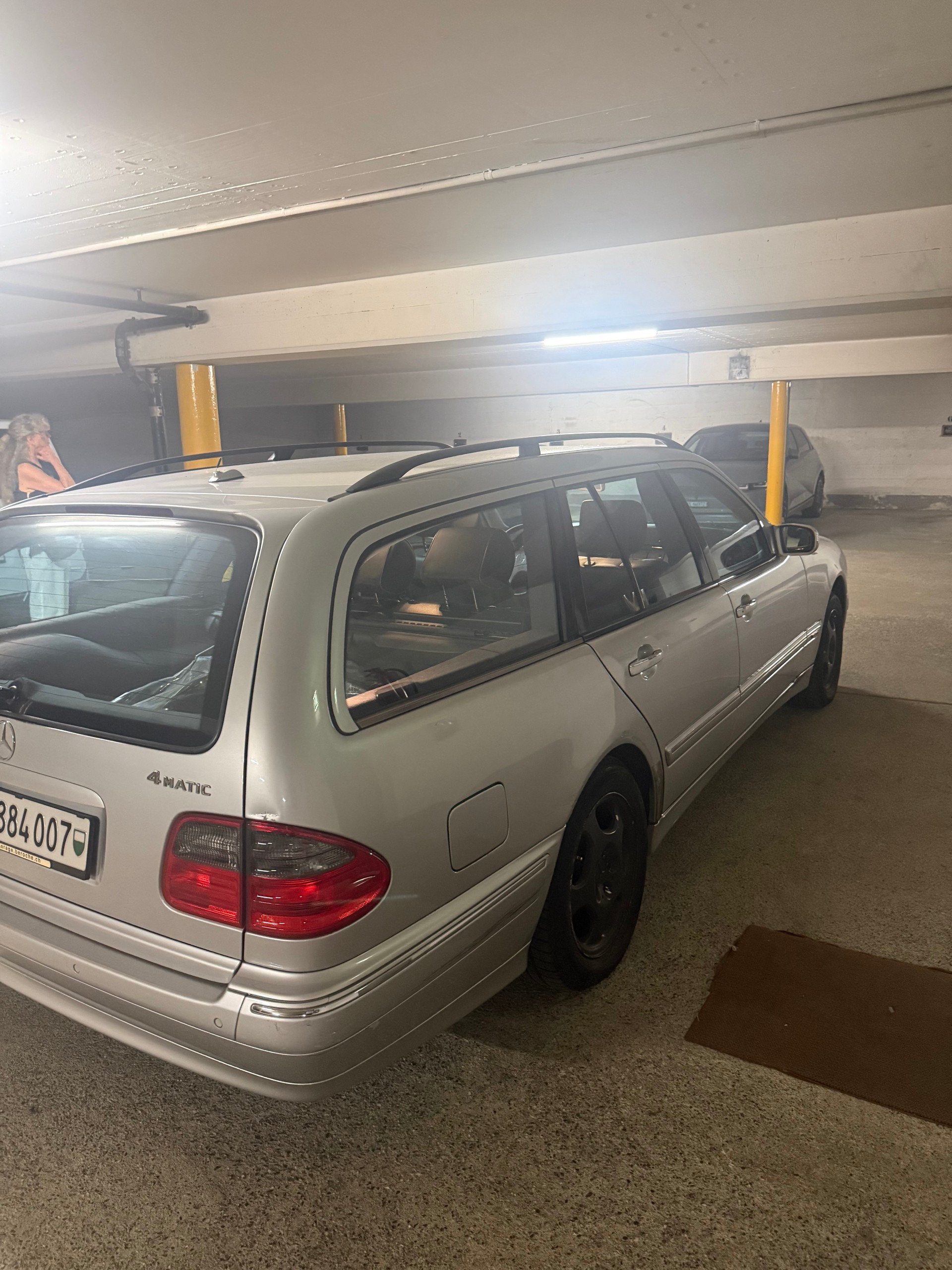 MERCEDES-BENZ E 320 Avantgarde 4-Matic Automatic-image-7