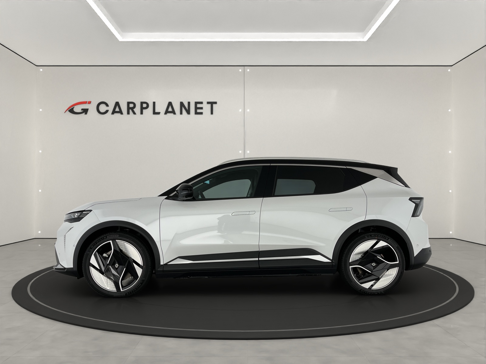 RENAULT Scénic E-Tech iconic-showroom-element-1