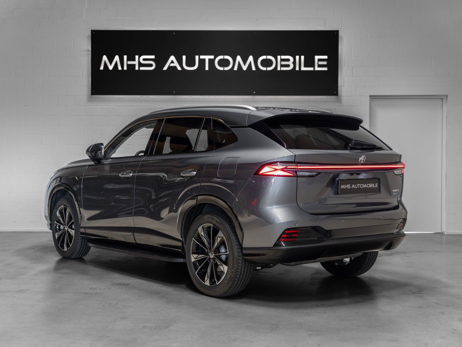 MG HS 1.5 T PHEV Luxury-showroom-element-2
