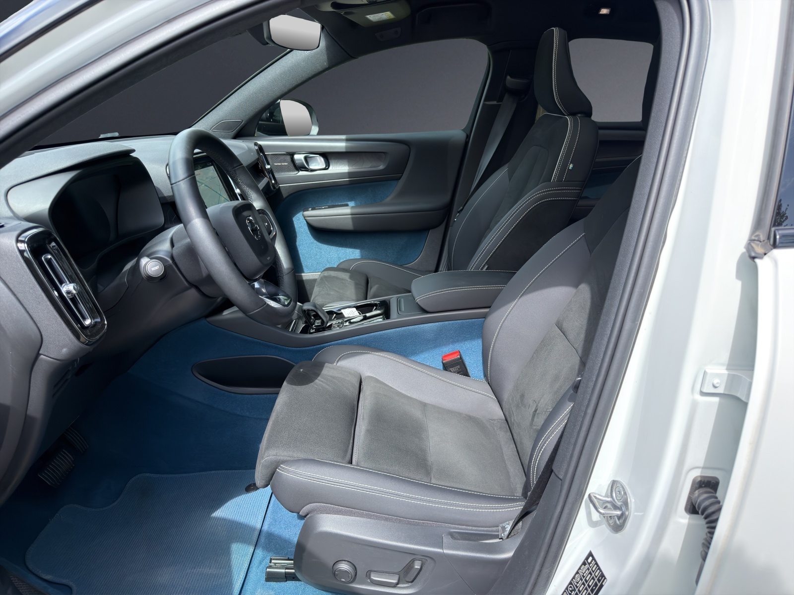 VOLVO C40 Recharge P8 Twin AWD Pure Electric Ultimate-image-5
