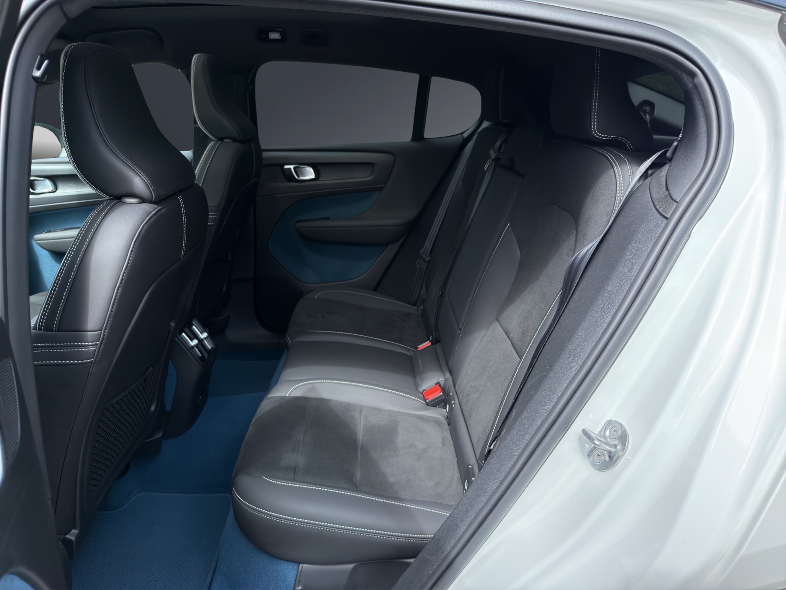 VOLVO C40 Recharge P8 Twin AWD Pure Electric Ultimate-image-10