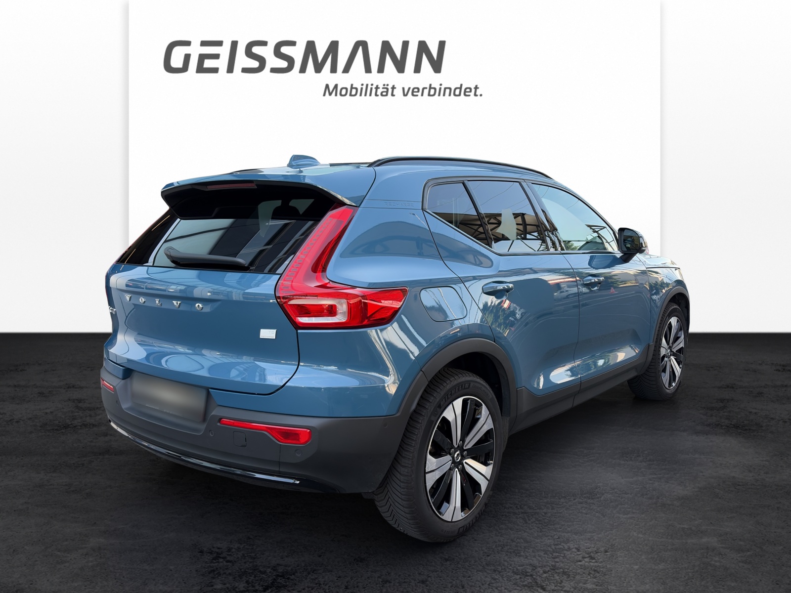 VOLVO XC40 1.5 T5 PiH Ultimate Dark-image-4