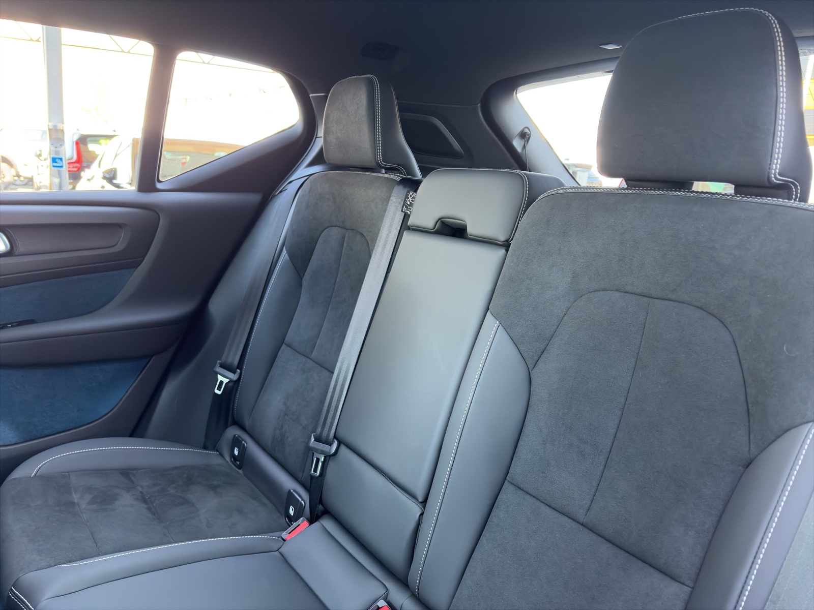 VOLVO XC40 1.5 T5 PiH Ultimate Dark-image-11
