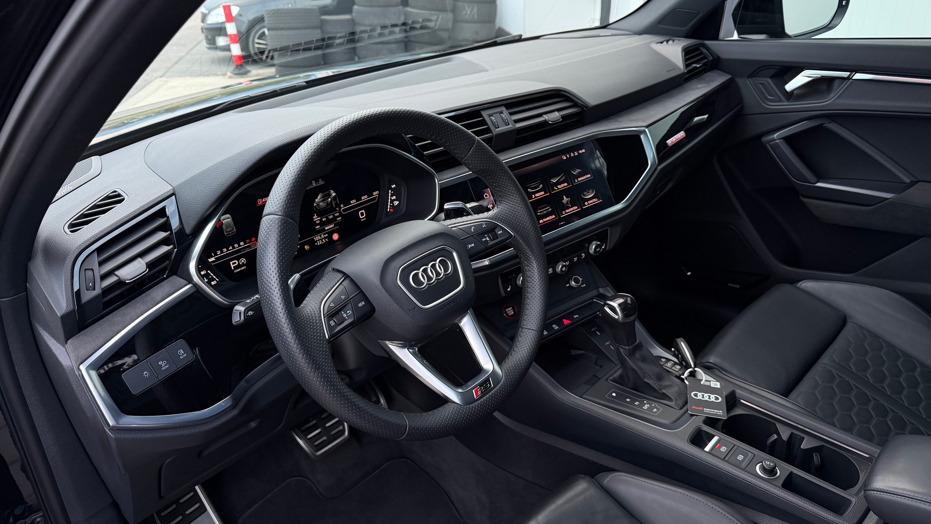 AUDI RS Q3 2.5 TFSI quattro S tronic All Black-image-15