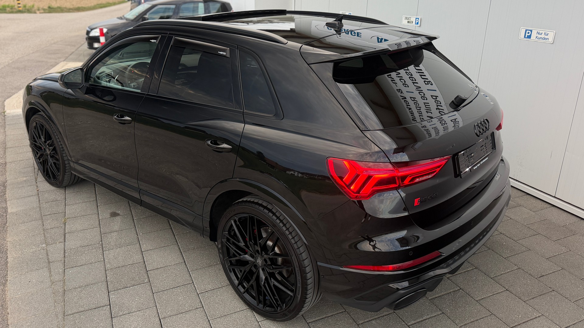 AUDI RS Q3 2.5 TFSI quattro S tronic All Black-showroom-element-3