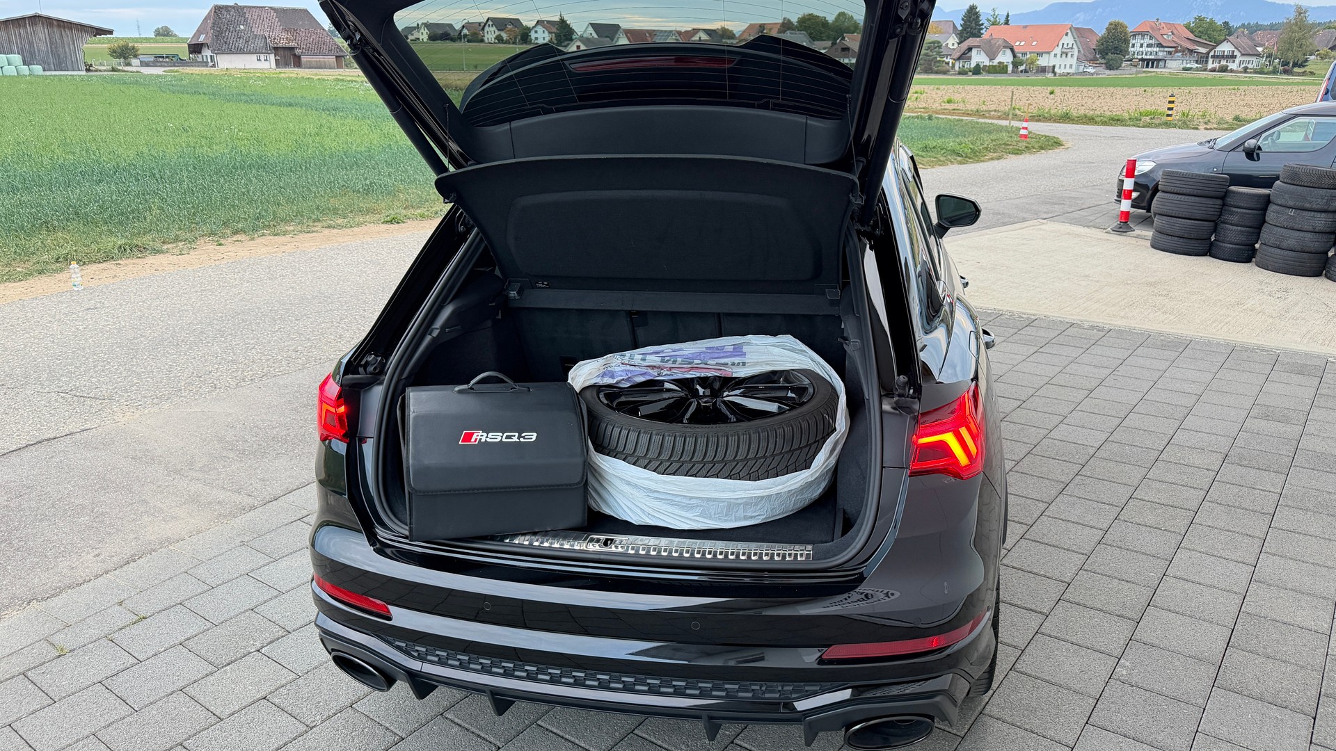 AUDI RS Q3 2.5 TFSI quattro S tronic All Black-image-31