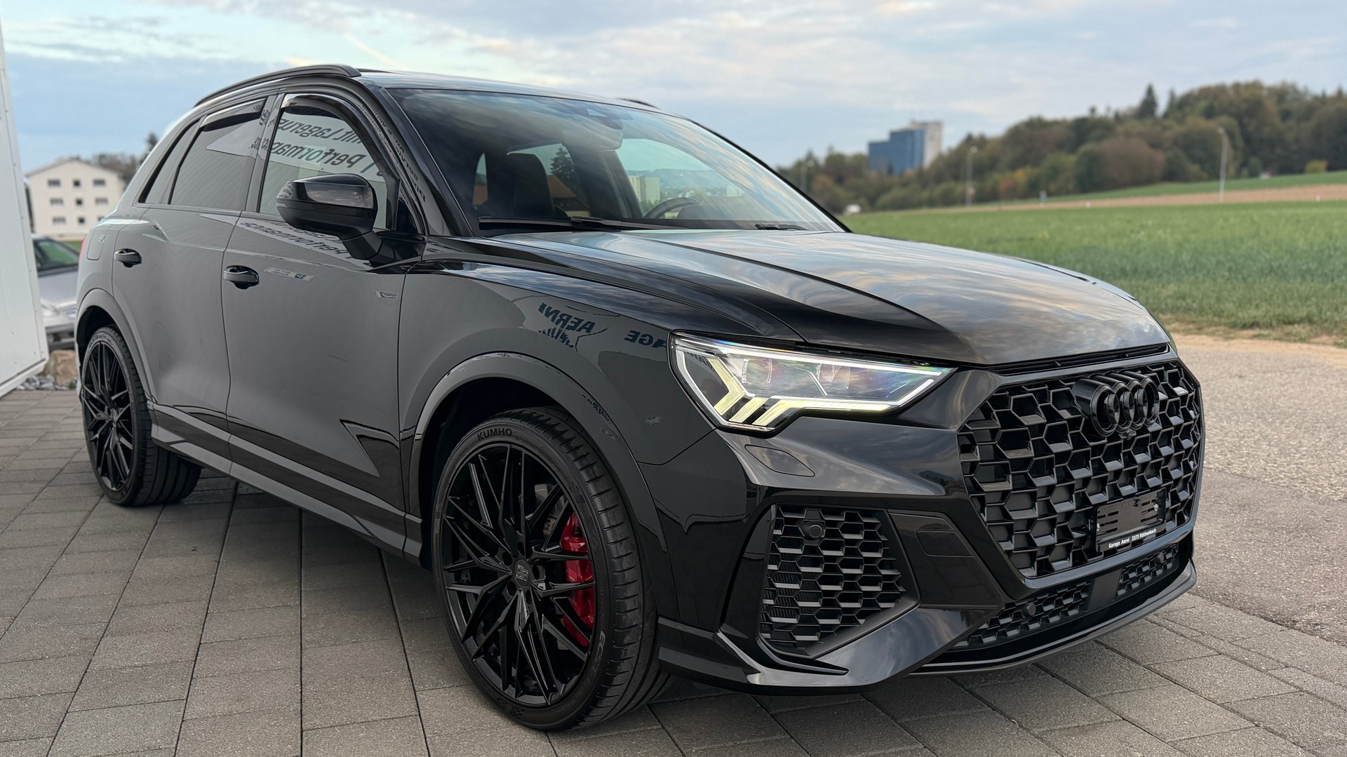 AUDI RS Q3 2.5 TFSI quattro S tronic All Black-showroom-element-1