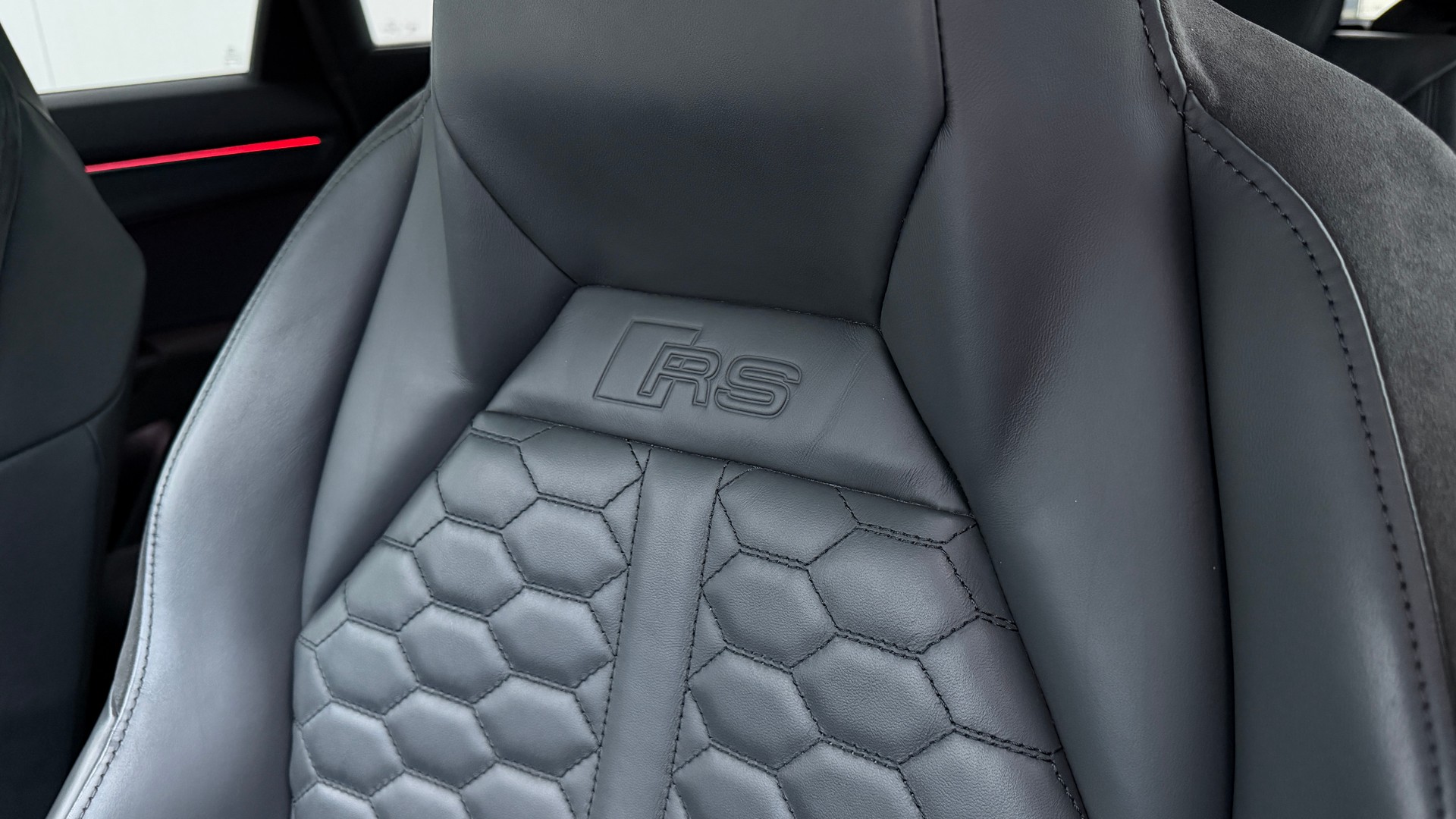 AUDI RS Q3 2.5 TFSI quattro S tronic All Black-image-18