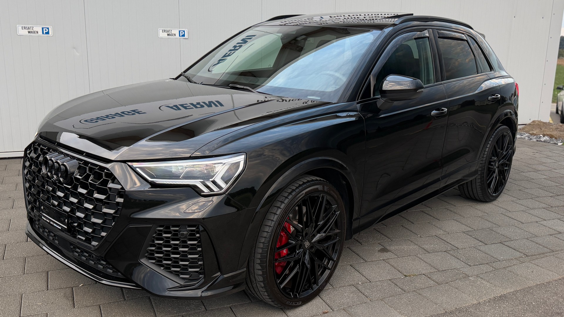 AUDI RS Q3 2.5 TFSI quattro S tronic All Black-showroom-element-2