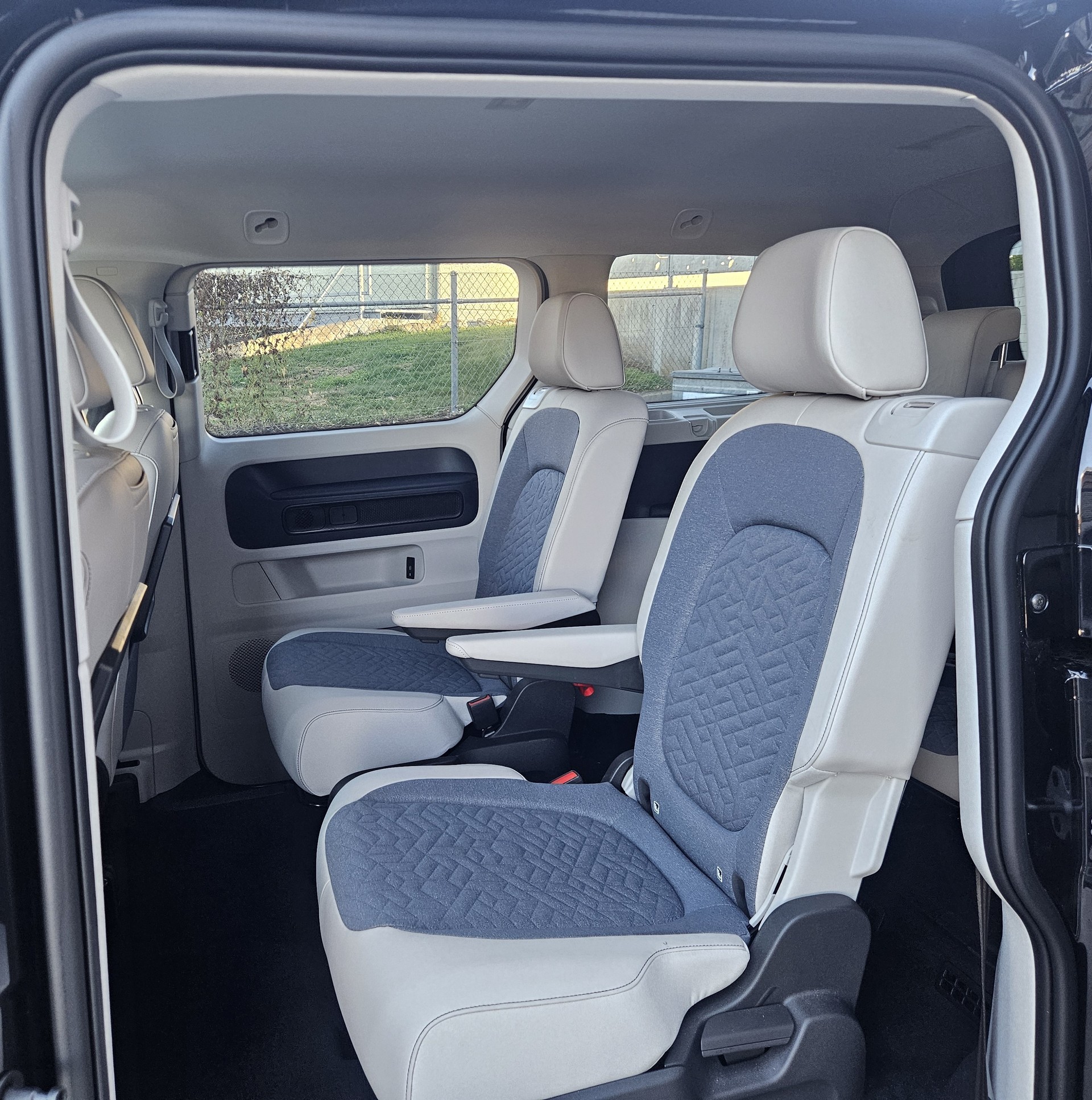 VW ID.Buzz NWB Pro mit 6 Sitzplätzen (kurzer Radstand)-image-24