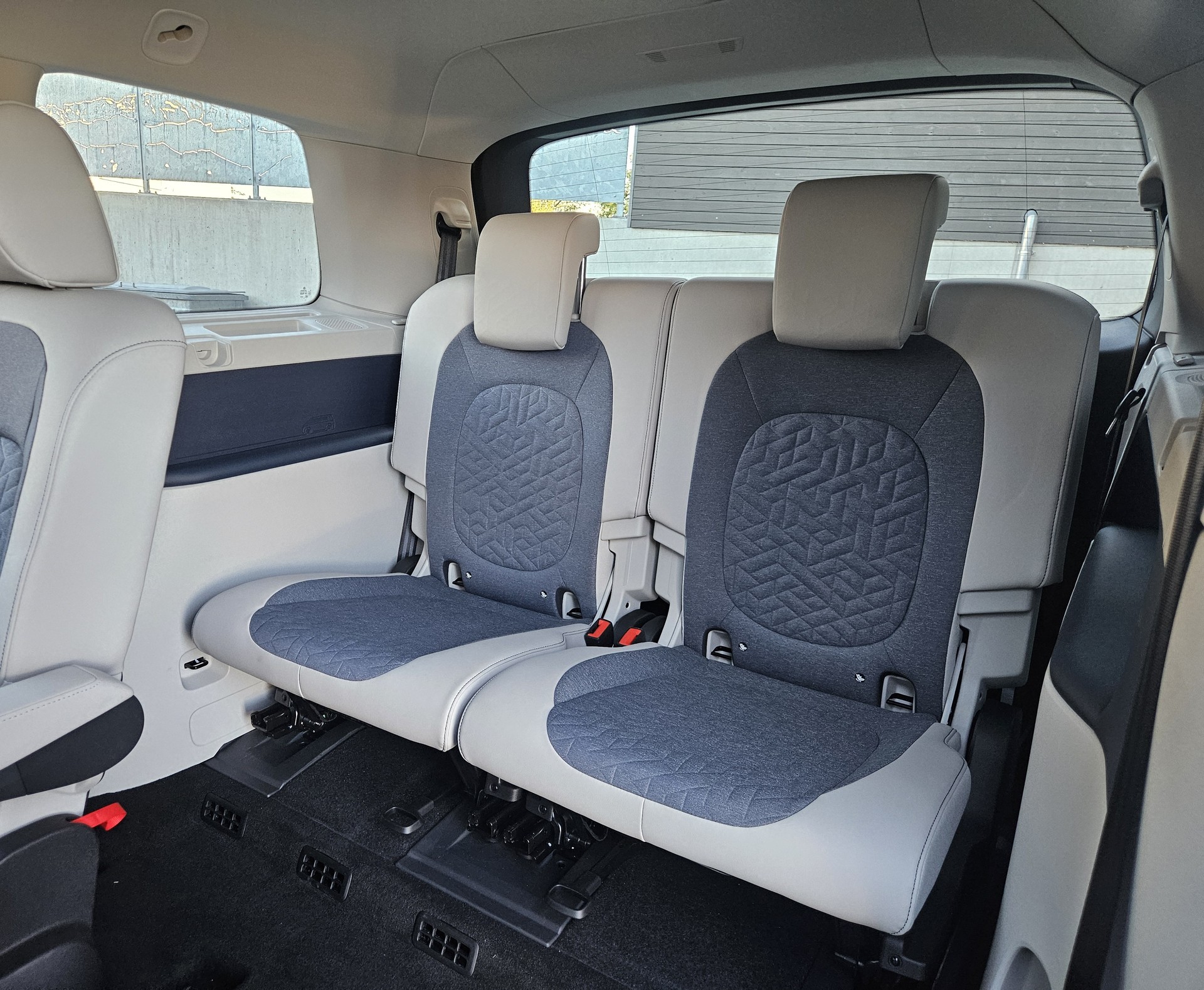 VW ID.Buzz NWB Pro mit 6 Sitzplätzen (kurzer Radstand)-image-25