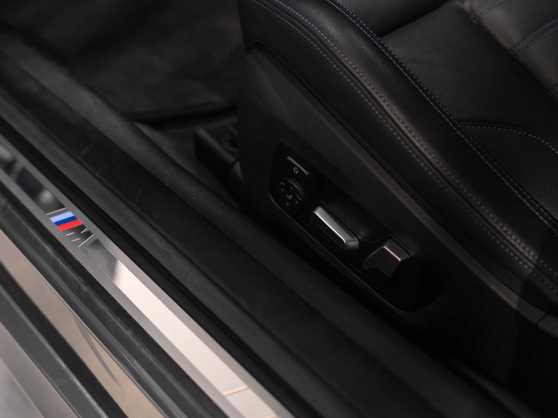 BMW M440i xDrive 48V Coupé Steptronic-image-26