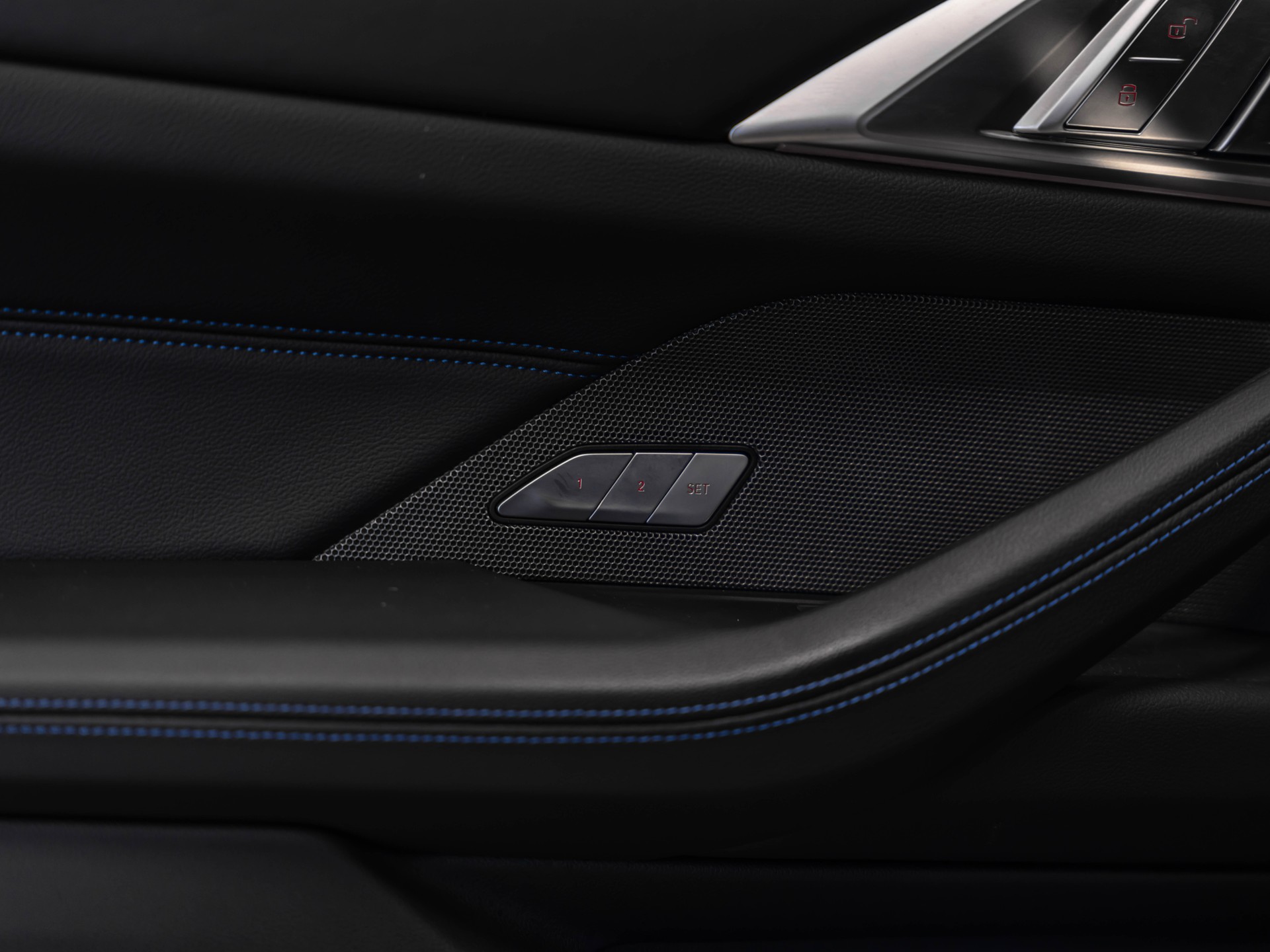 BMW M440i xDrive 48V Coupé Steptronic-image-24