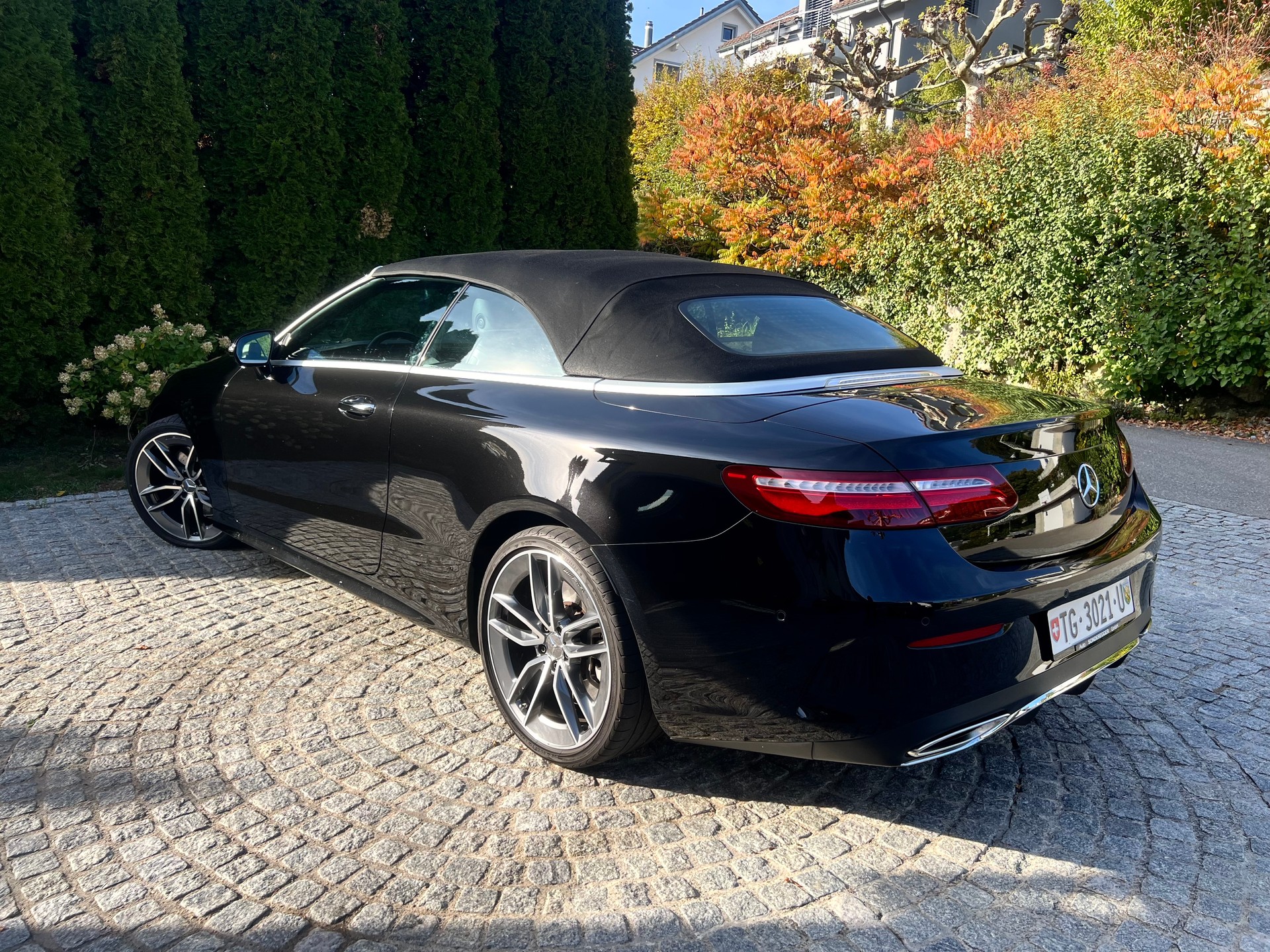 MERCEDES-BENZ E 400 Cabriolet AMG Line 4 Matic 9G-Tronic-showroom-element-3