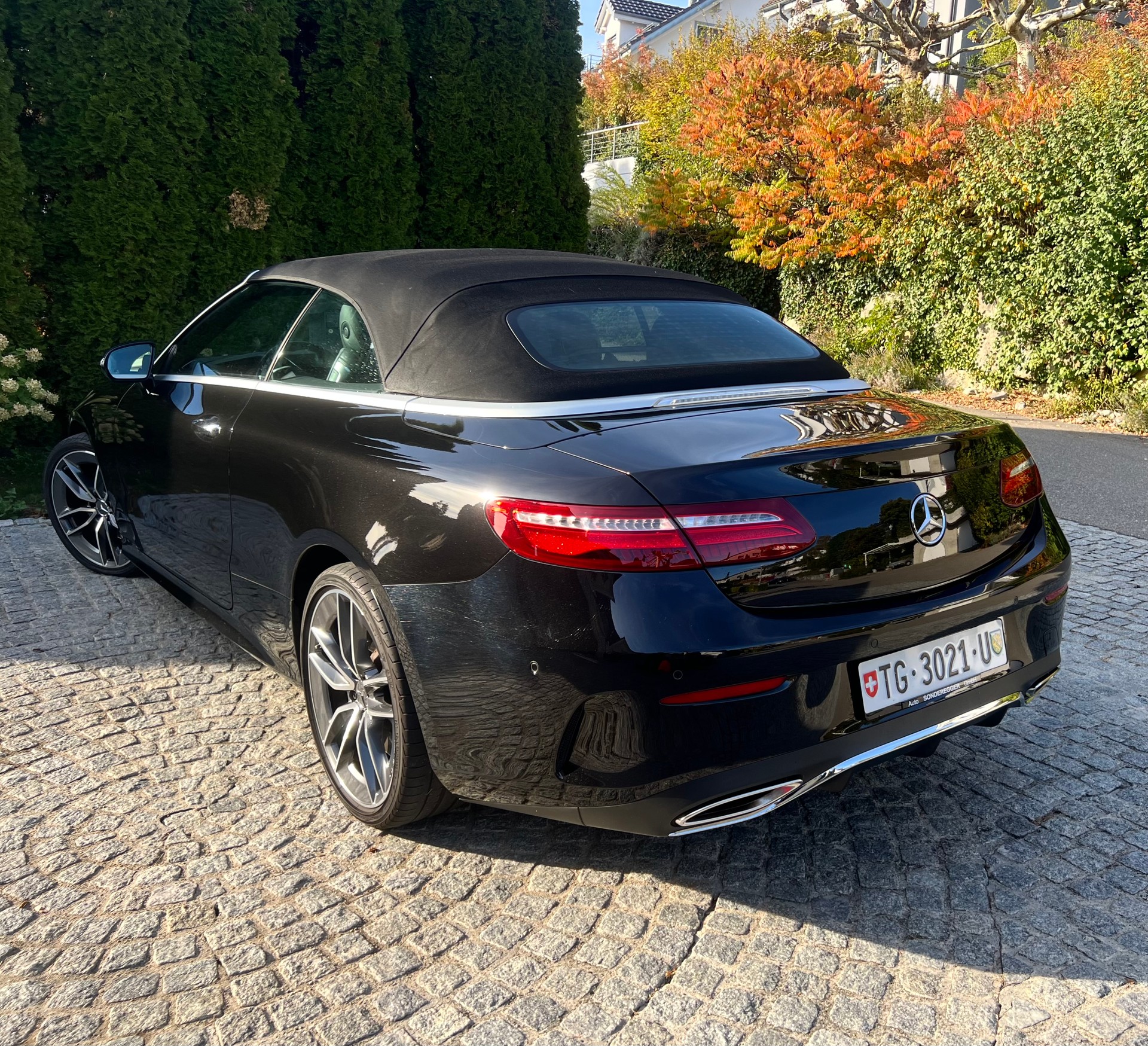 MERCEDES-BENZ E 400 Cabriolet AMG Line 4 Matic 9G-Tronic-image-9