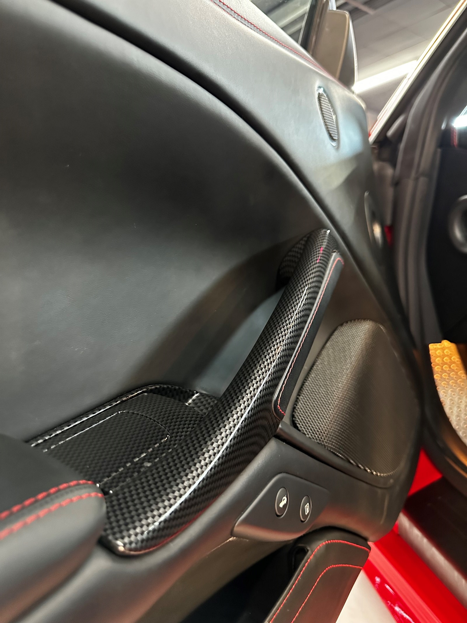 FERRARI F12 Berlinetta-image-12