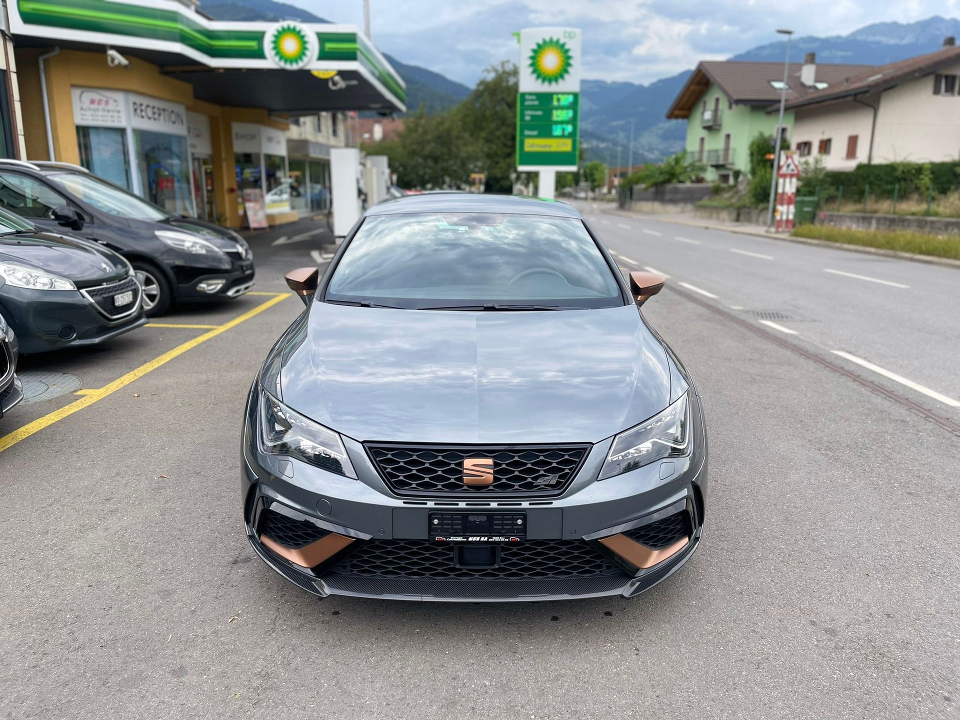 SEAT Leon 2.0 TSI Cupra R DSG Limited Edition 742 of 799-image-1