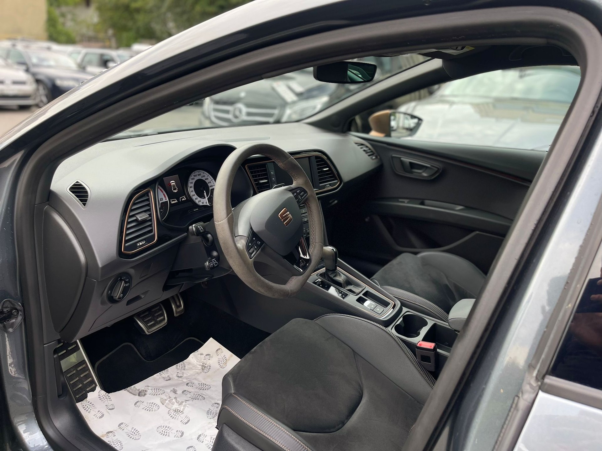 SEAT Leon 2.0 TSI Cupra R DSG Limited Edition 742 of 799-image-8