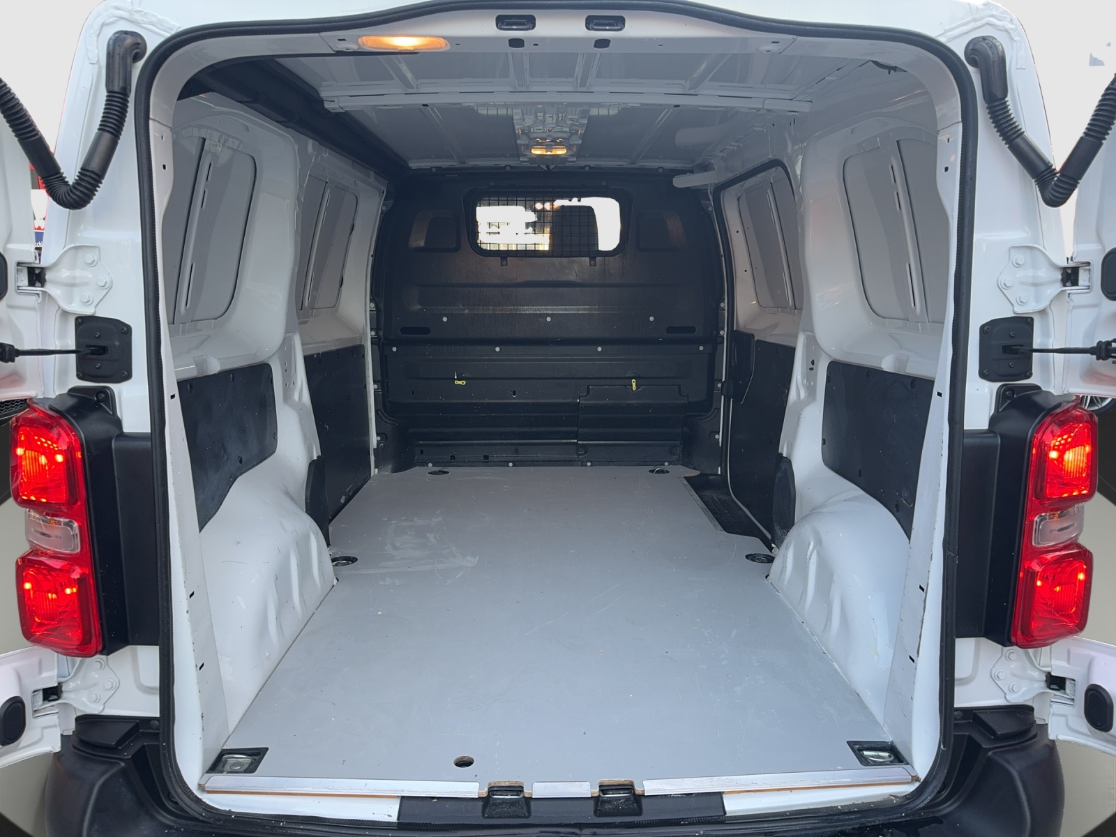 PEUGEOT Expert 50 KWh Premium Standard-image-19