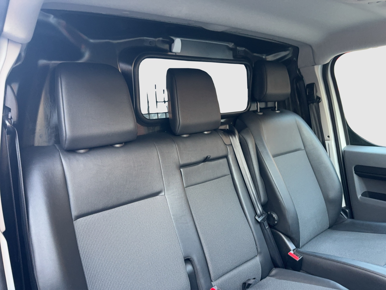 PEUGEOT Expert 50 KWh Premium Standard-image-15